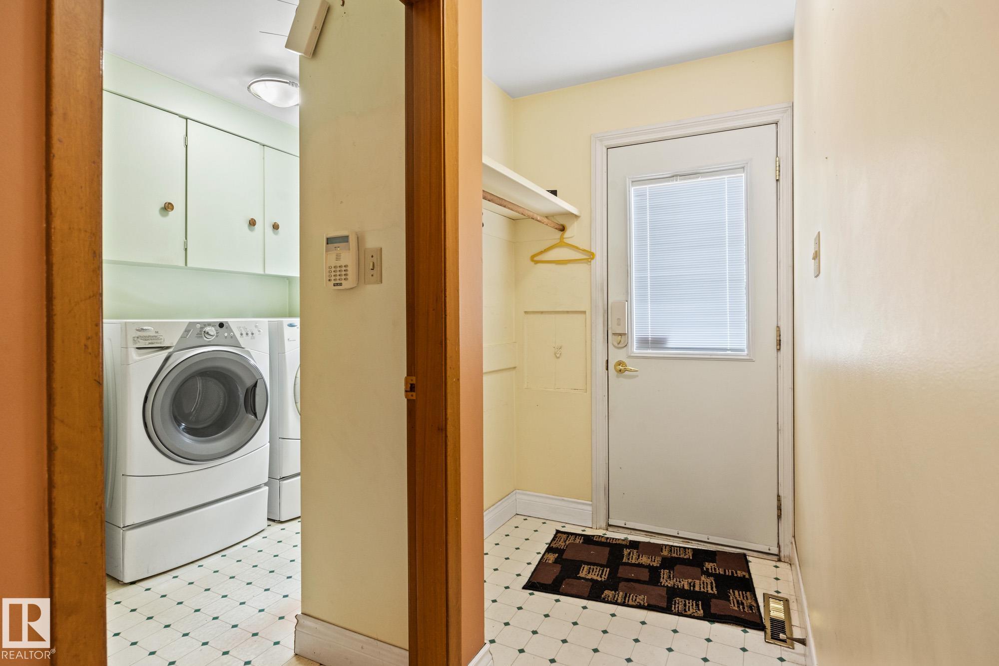 Photo 15 at 9 Glenview Crescent, Grandin, St. Albert