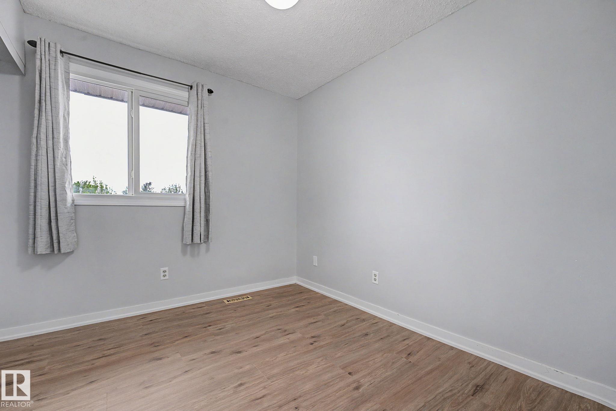 Photo 16 at 13303 47 Street NW, Sifton Park, Edmonton