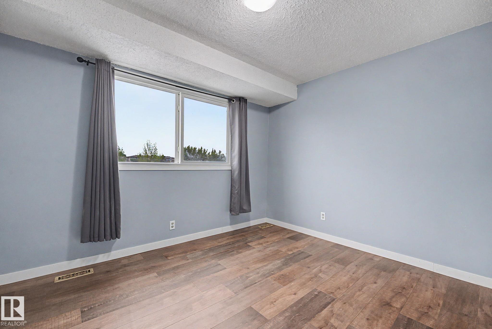 Photo 20 at 13303 47 Street NW, Sifton Park, Edmonton