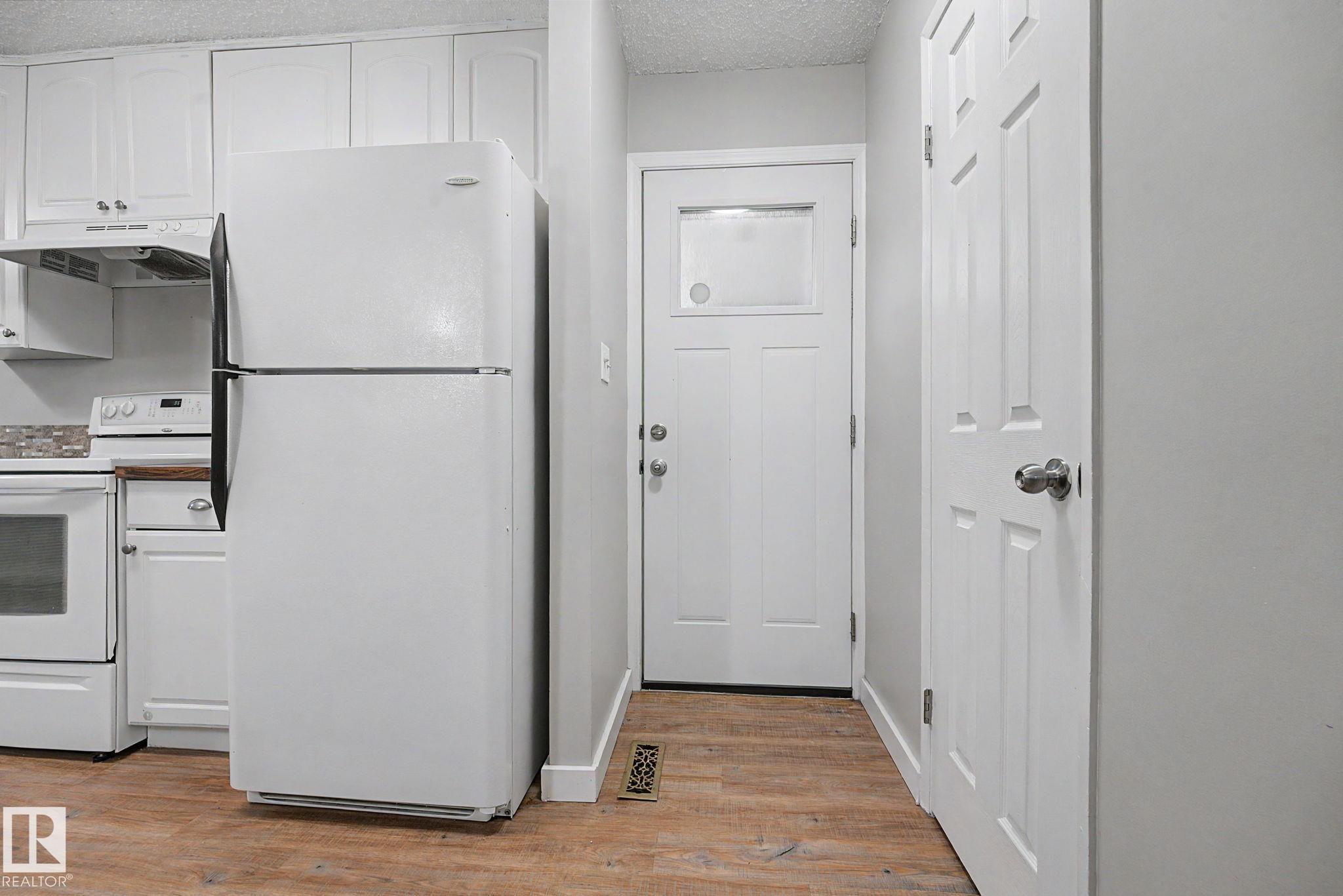 Photo 6 at 13303 47 Street NW, Sifton Park, Edmonton