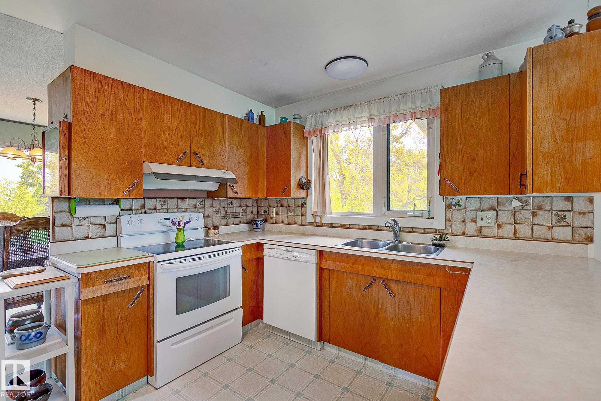 Photo 12 at 140 Windermere Drive NW, Windermere, Edmonton