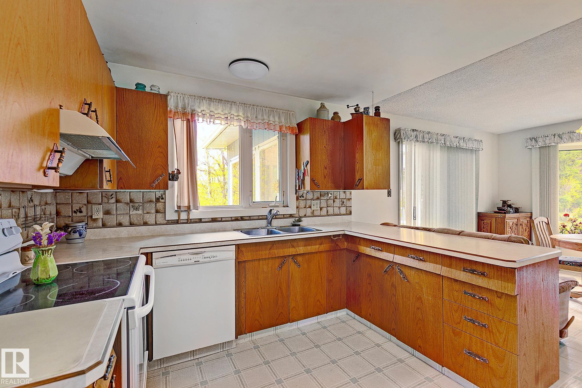 Photo 15 at 140 Windermere Drive NW, Windermere, Edmonton