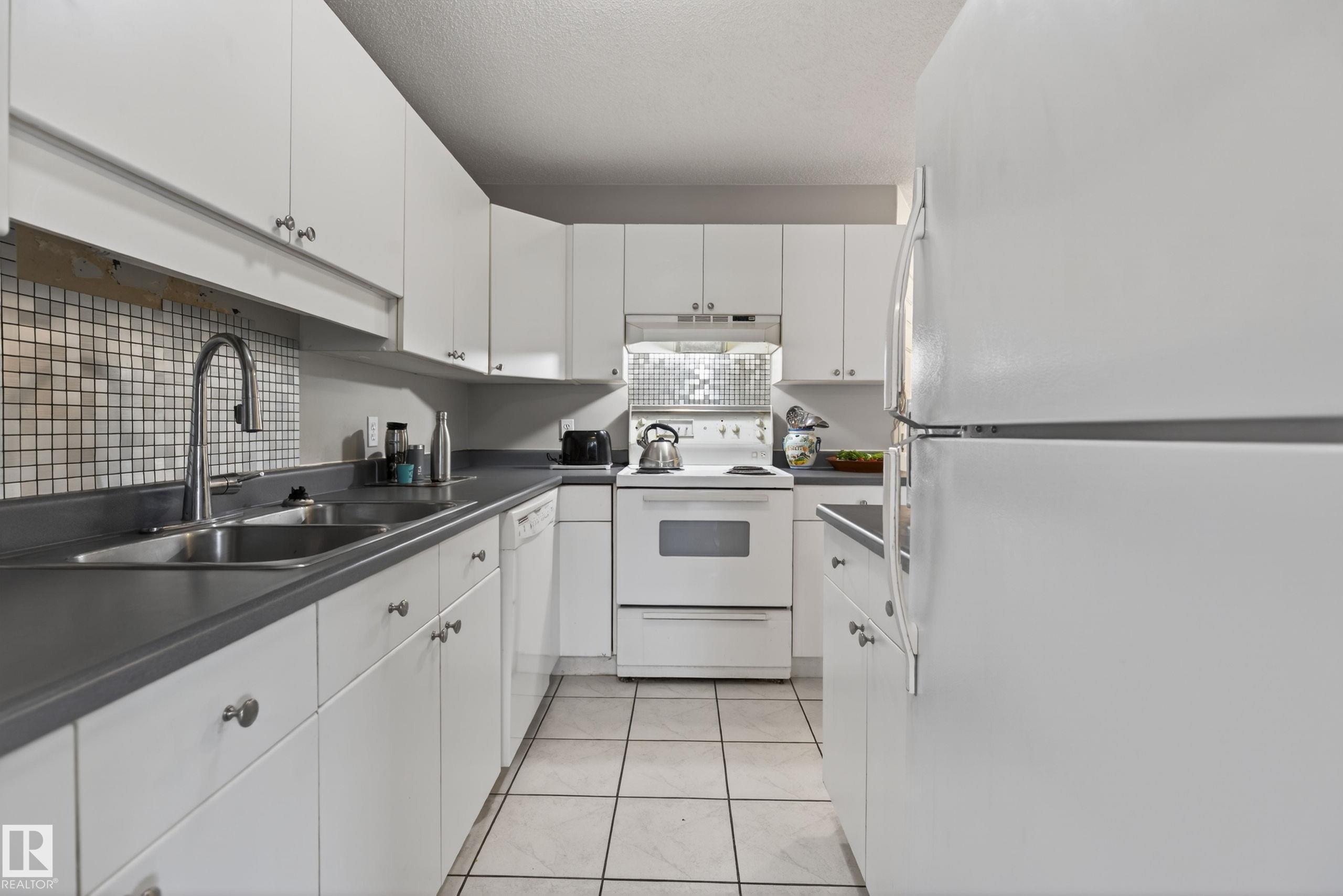 Photo 7 at 21 - 501 Youville Drive E NW, Tawa, Edmonton