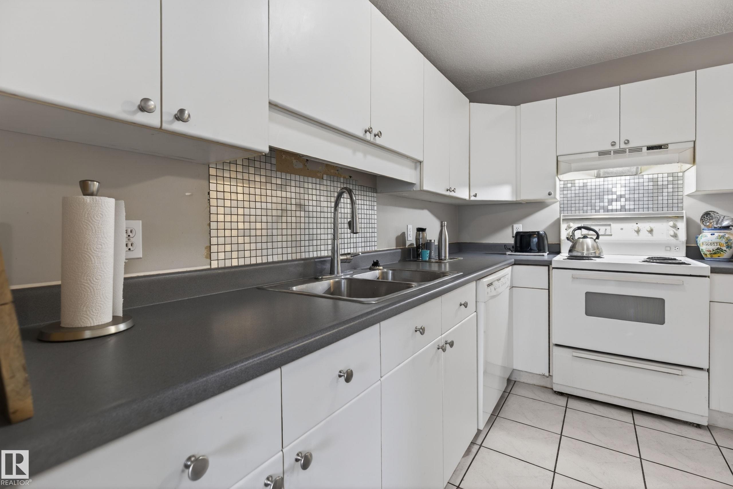 Photo 8 at 21 - 501 Youville Drive E NW, Tawa, Edmonton