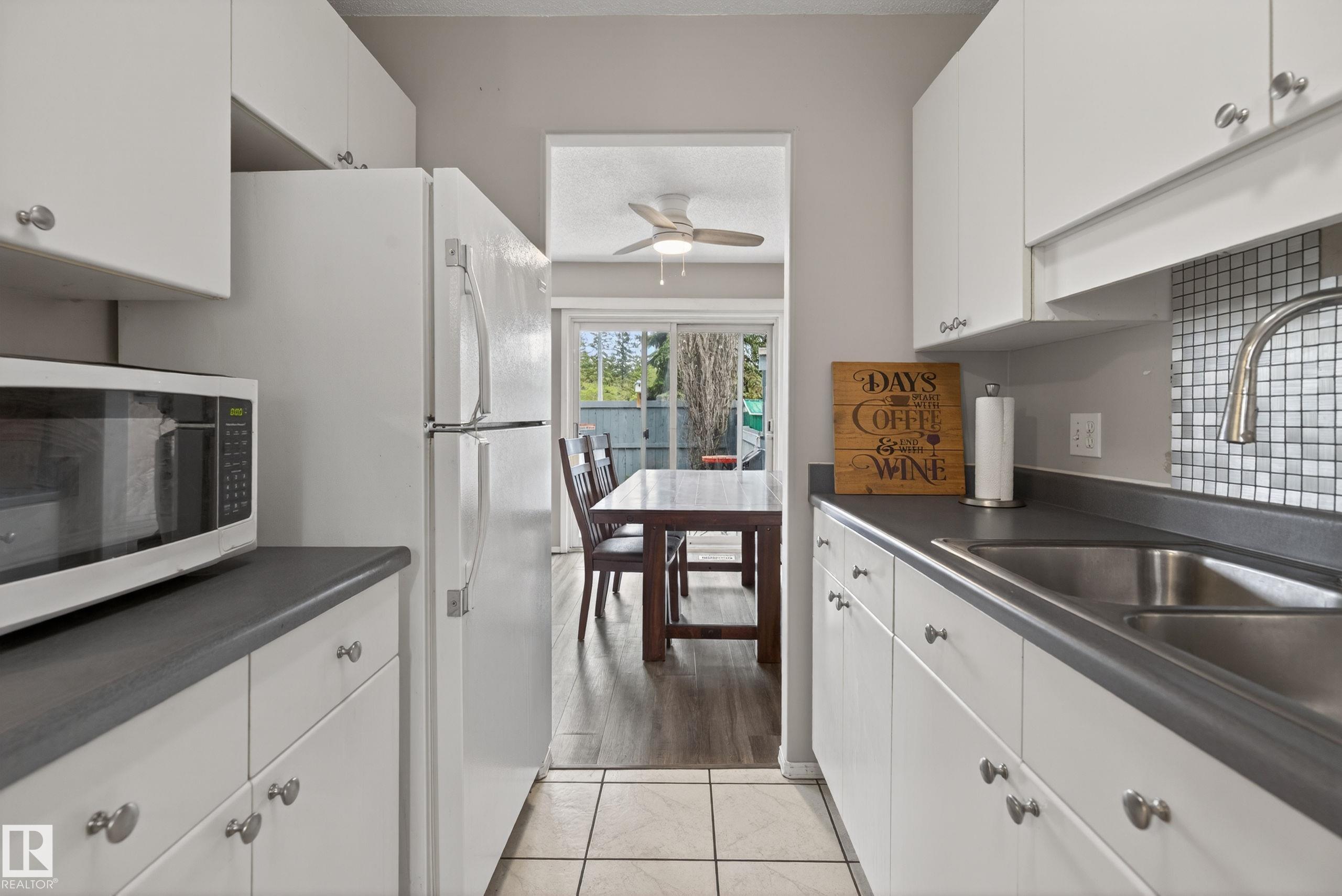 Photo 9 at 21 - 501 Youville Drive E NW, Tawa, Edmonton
