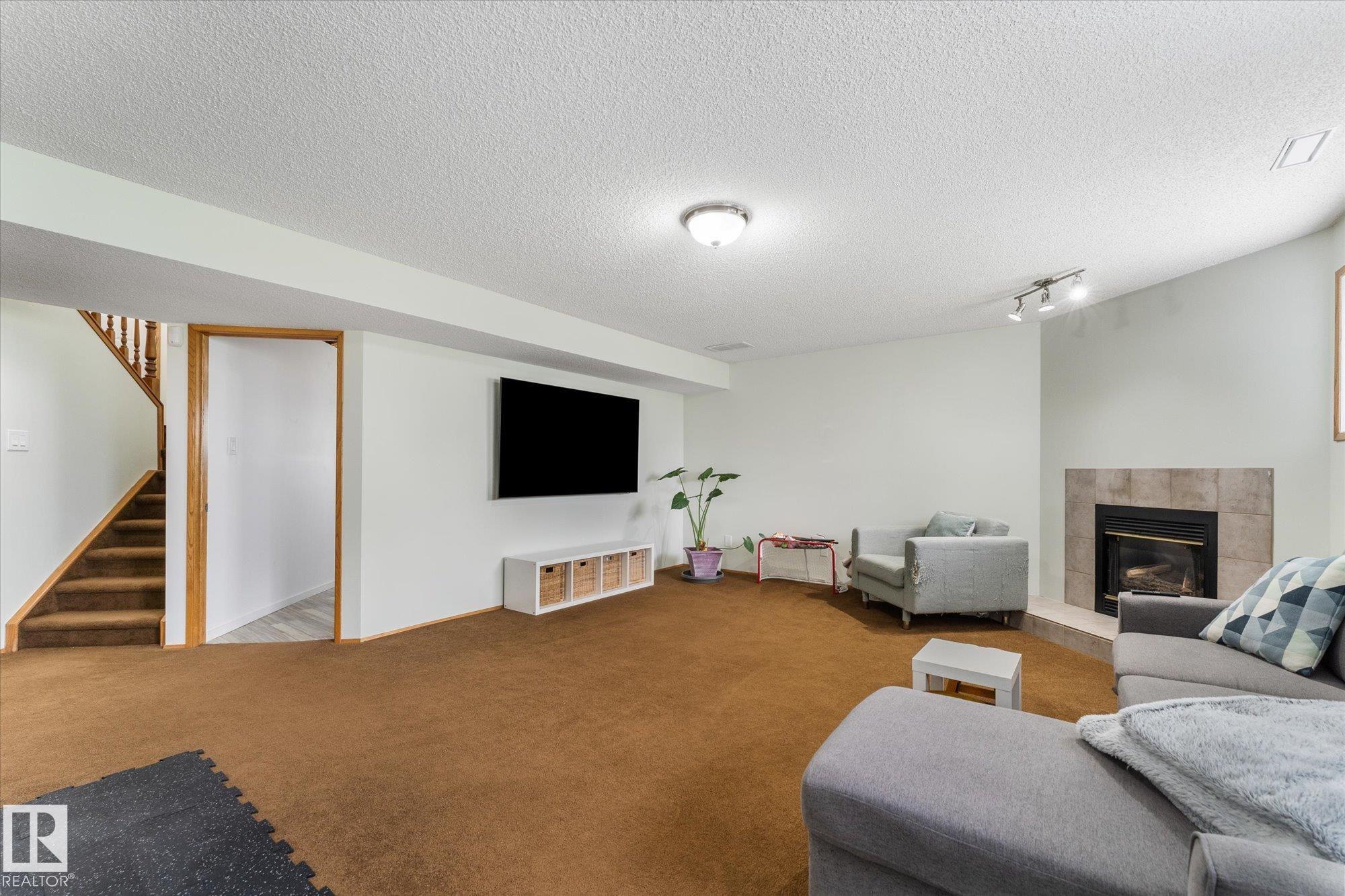 Photo 26 at 62 Heatherglen Crescent, Heatherglen, Spruce Grove