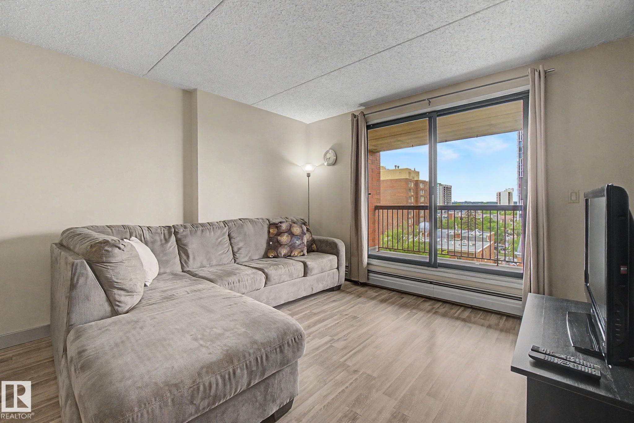 Photo 12 at 805 - 9917 110 Street NW, Wîhkwêntôwin, Edmonton