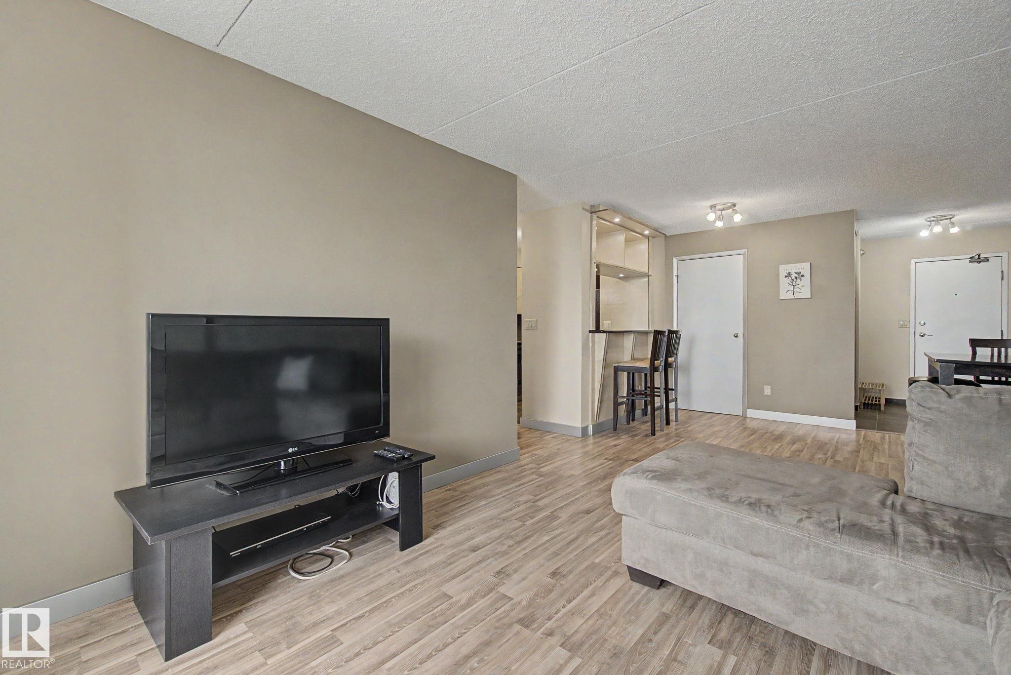 Photo 13 at 805 - 9917 110 Street NW, Wîhkwêntôwin, Edmonton