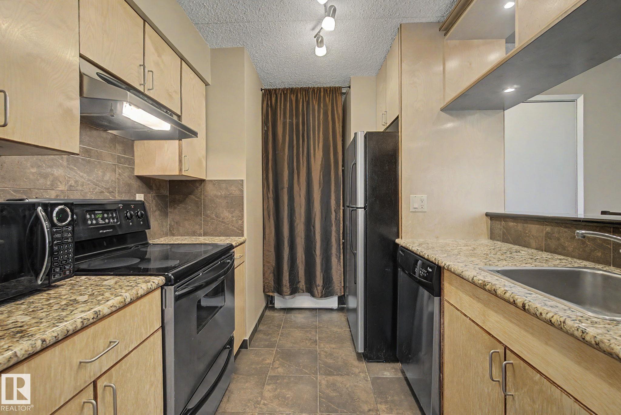 Photo 17 at 805 - 9917 110 Street NW, Wîhkwêntôwin, Edmonton