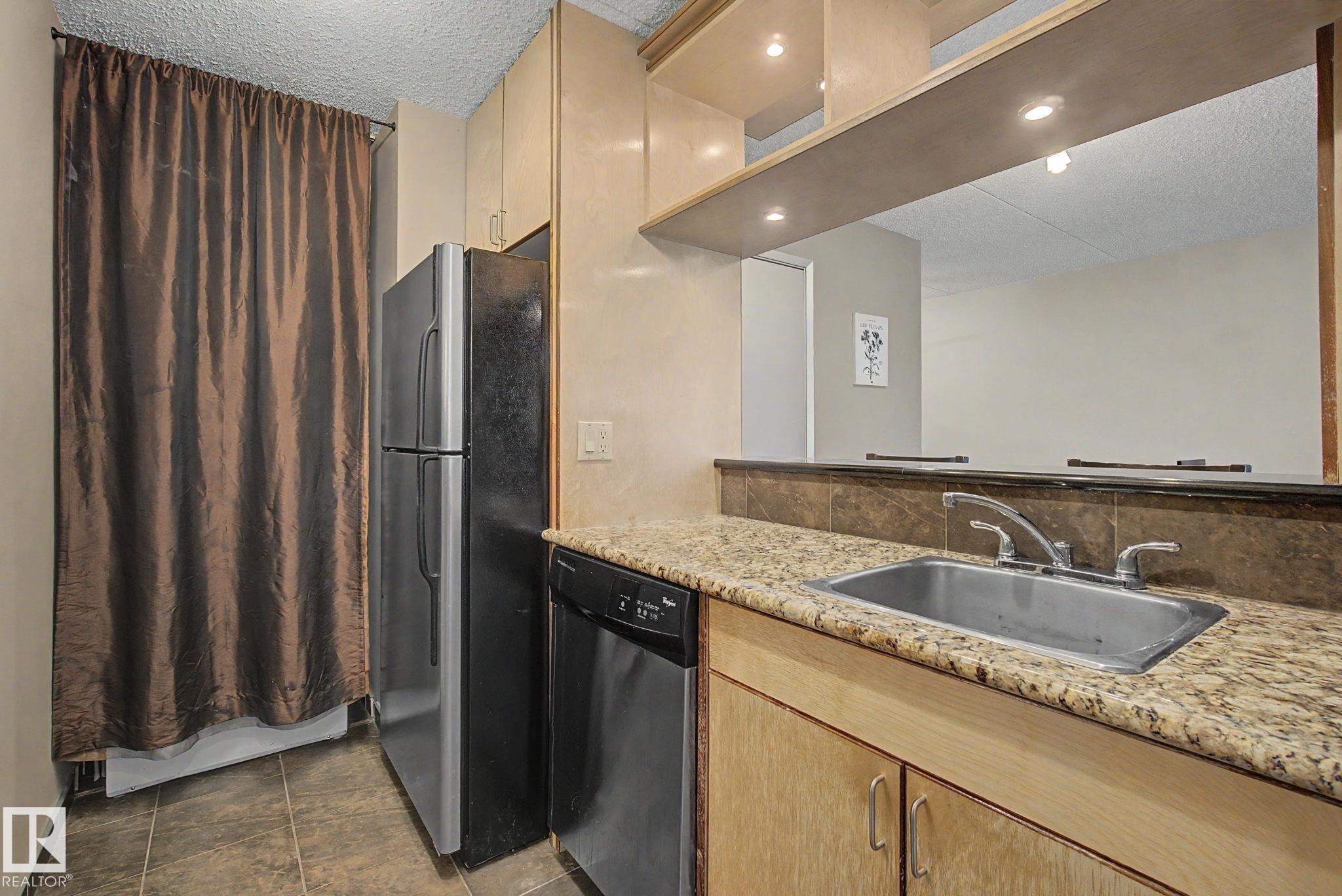 Photo 18 at 805 - 9917 110 Street NW, Wîhkwêntôwin, Edmonton