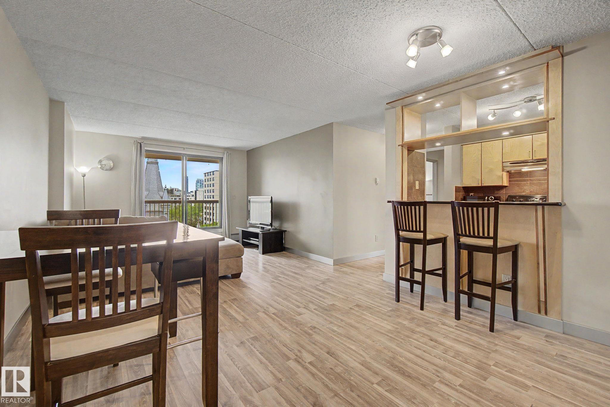 Photo 7 at 805 - 9917 110 Street NW, Wîhkwêntôwin, Edmonton