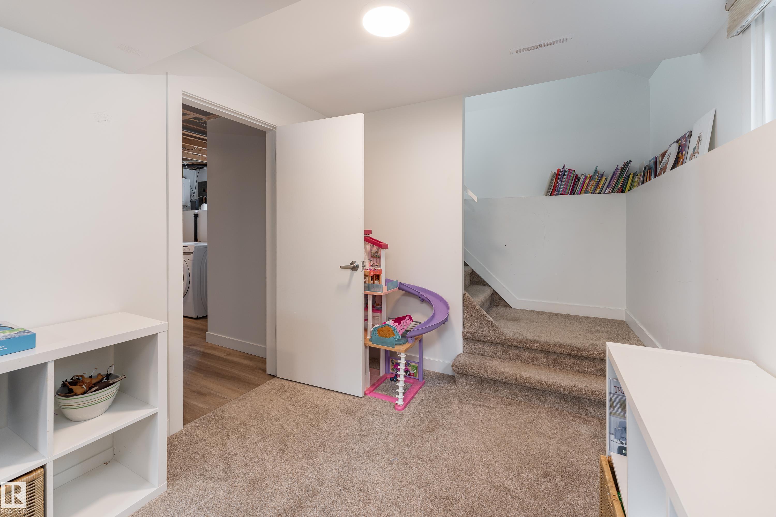 Photo 24 at 7107 87 Avenue NW, Kenilworth, Edmonton