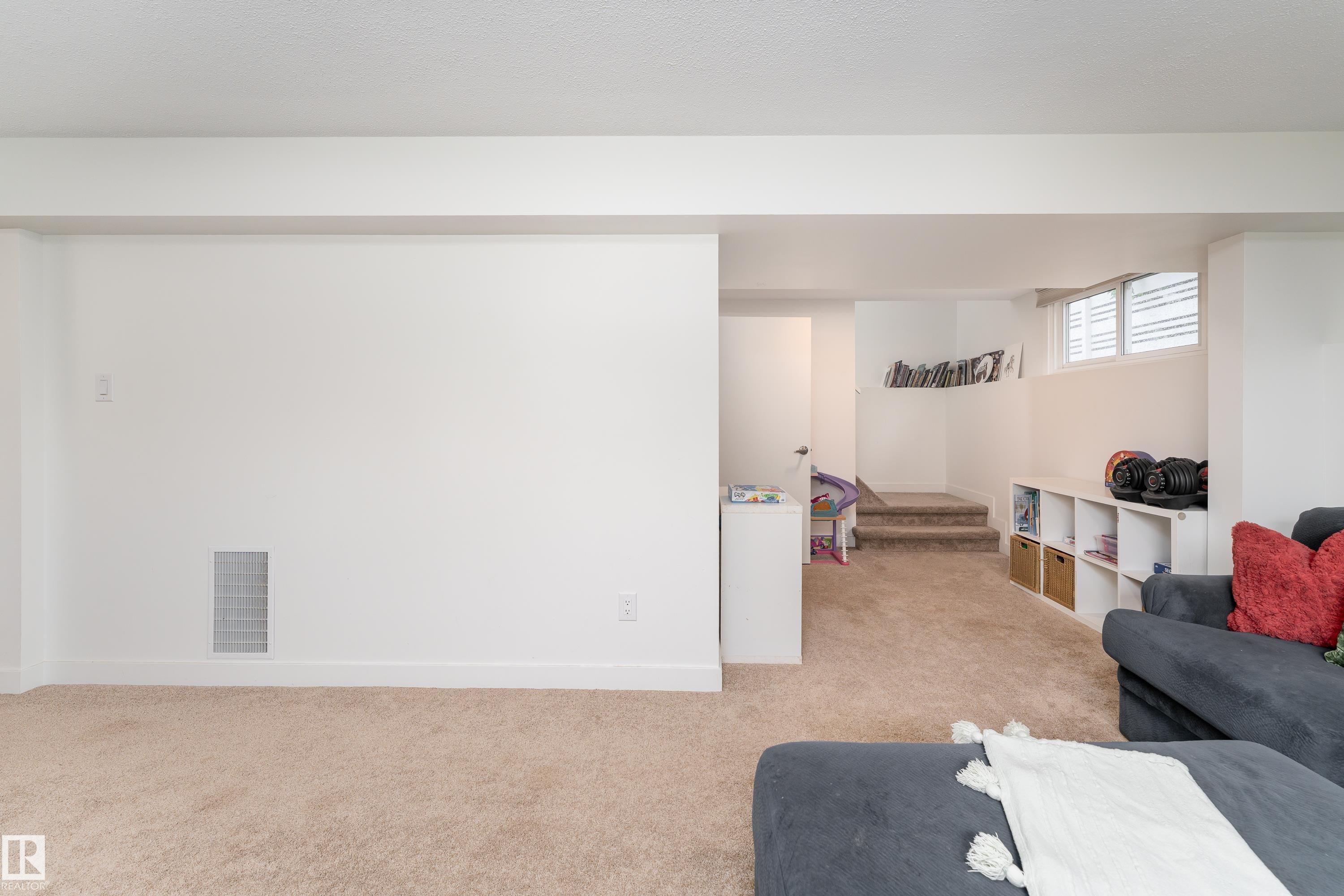 Photo 25 at 7107 87 Avenue NW, Kenilworth, Edmonton