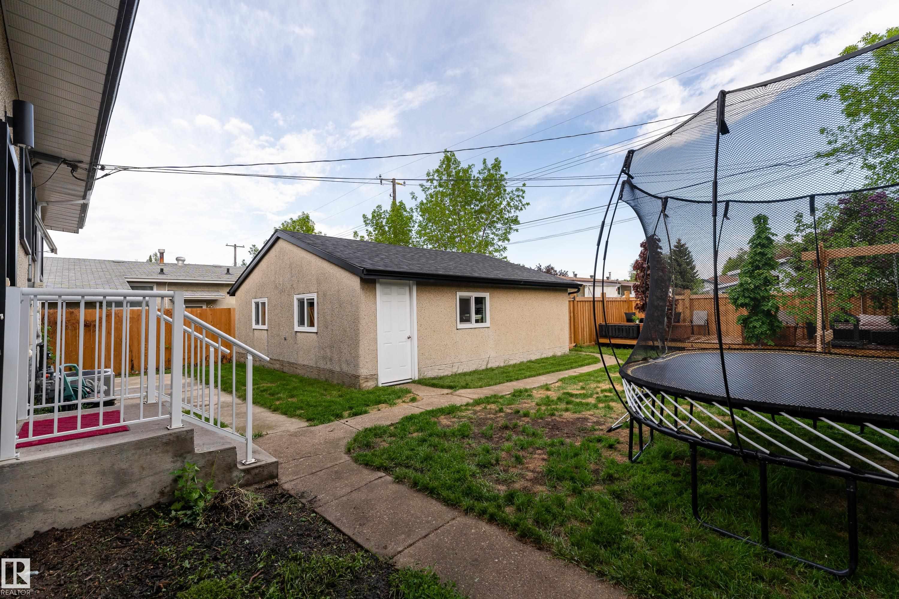 Photo 42 at 7107 87 Avenue NW, Kenilworth, Edmonton