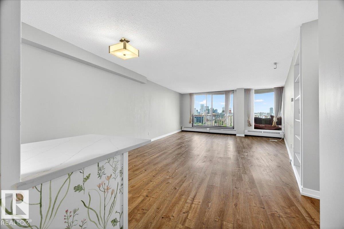 1701 - 10045 117 Street NW, Wîhkwêntôwin, Edmonton