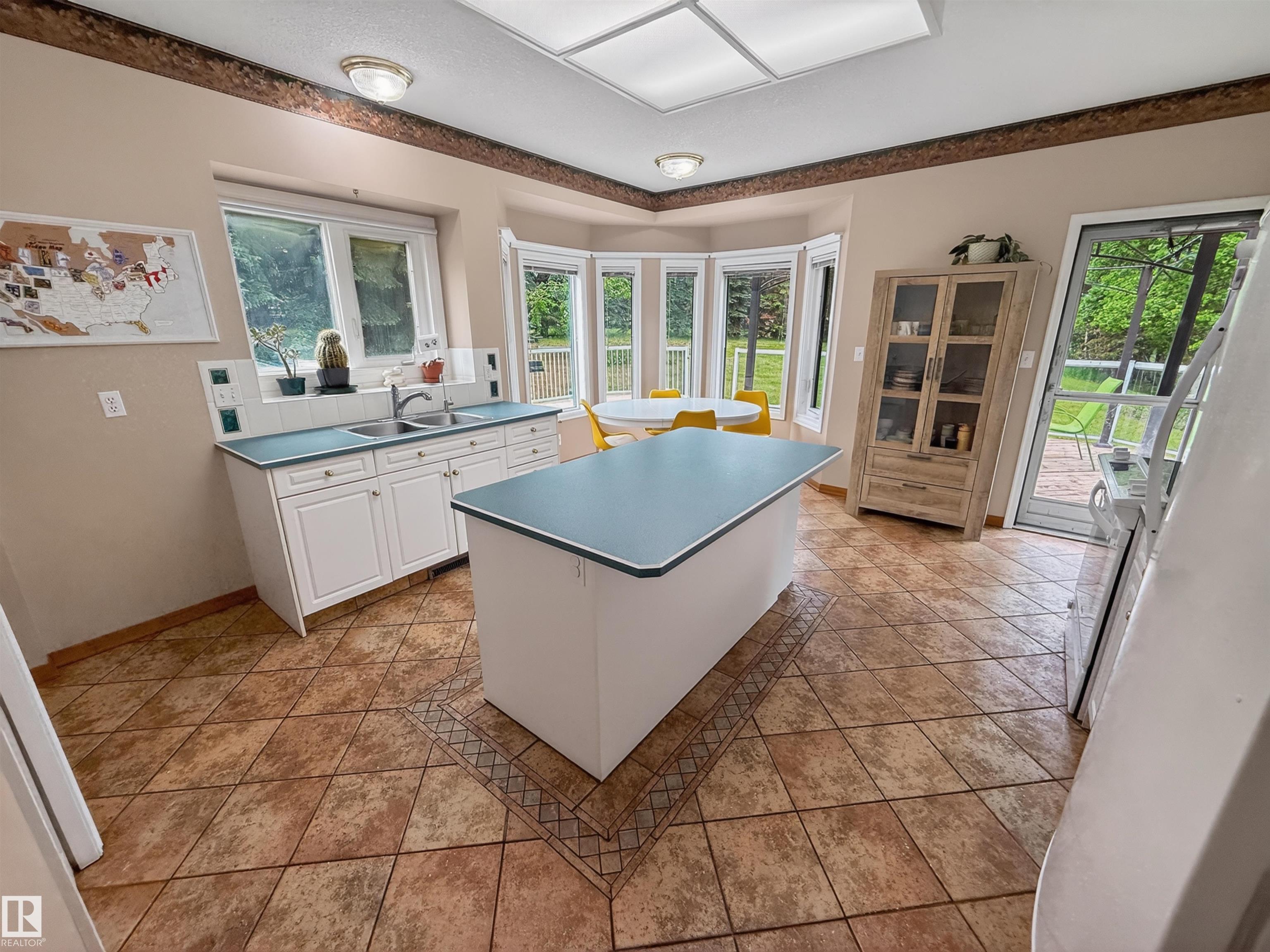 Photo 16 at 11922 226 Street NW, Kinglet Gardens, Edmonton