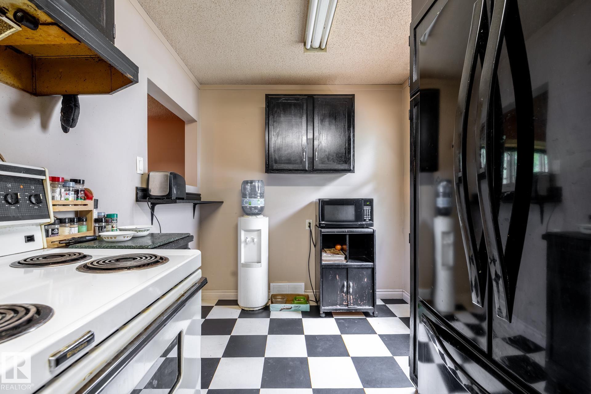 Photo 18 at 5919 121 Avenue NW, Montrose, Edmonton