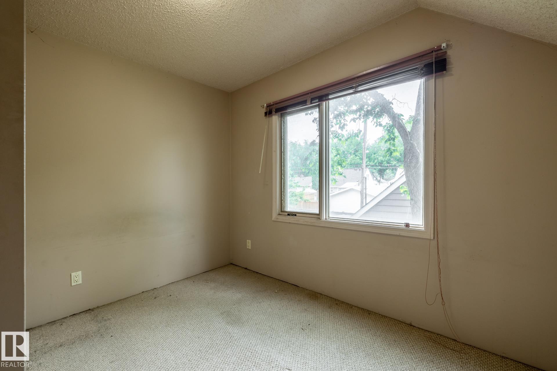 Photo 31 at 5919 121 Avenue NW, Montrose, Edmonton