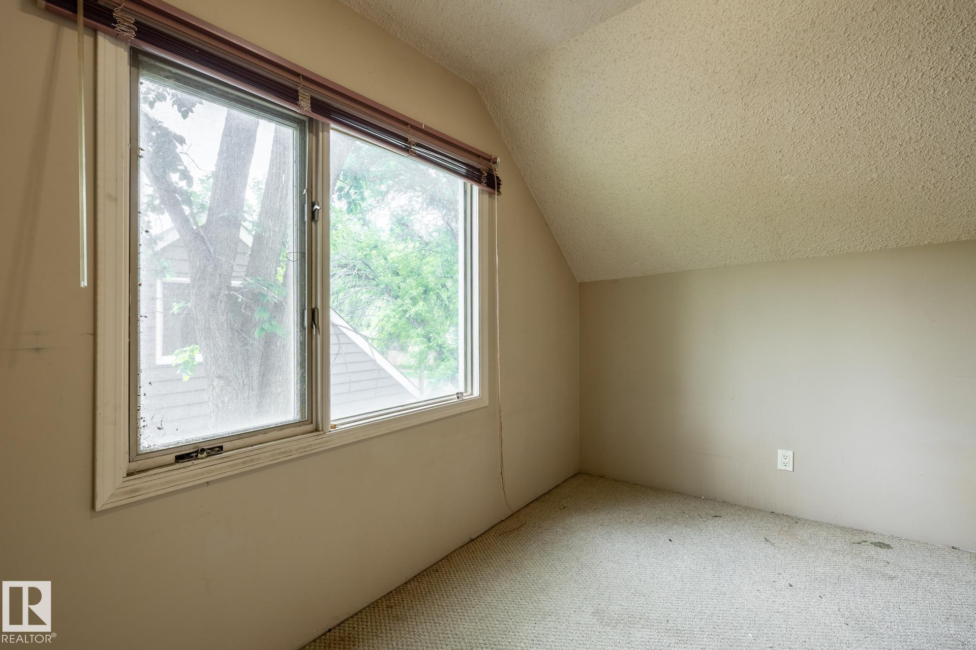Photo 32 at 5919 121 Avenue NW, Montrose, Edmonton
