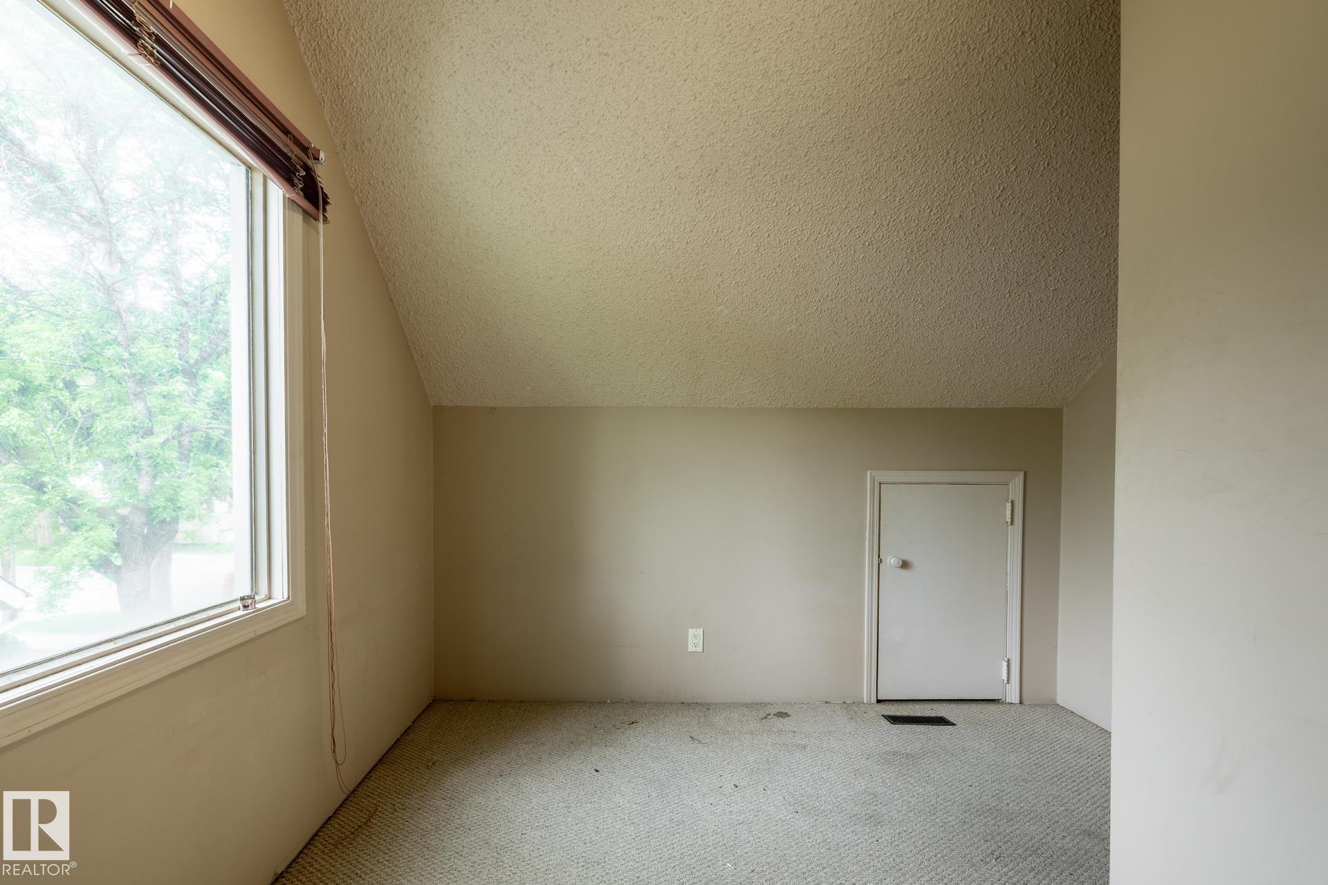 Photo 33 at 5919 121 Avenue NW, Montrose, Edmonton
