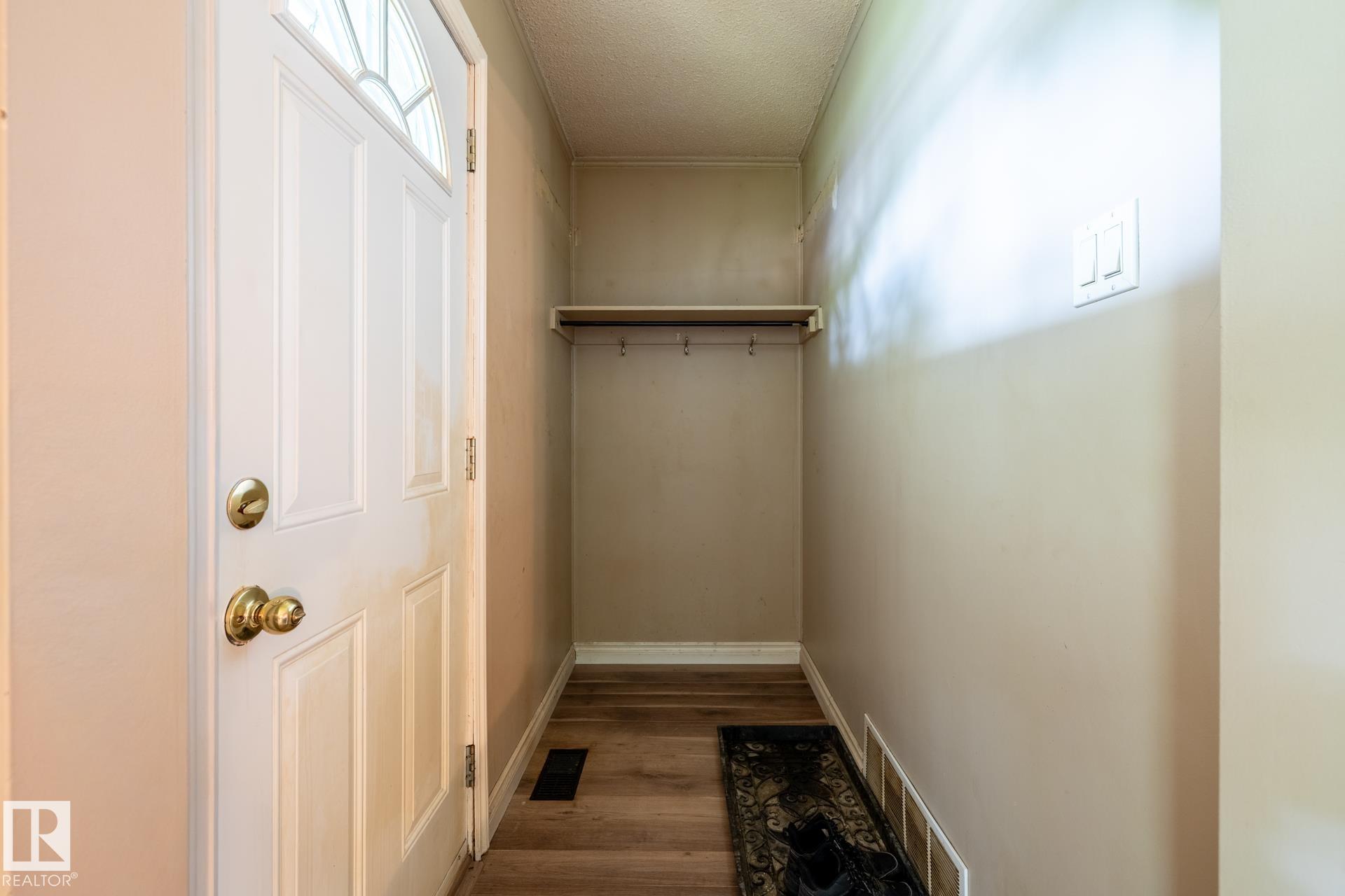 Photo 7 at 5919 121 Avenue NW, Montrose, Edmonton