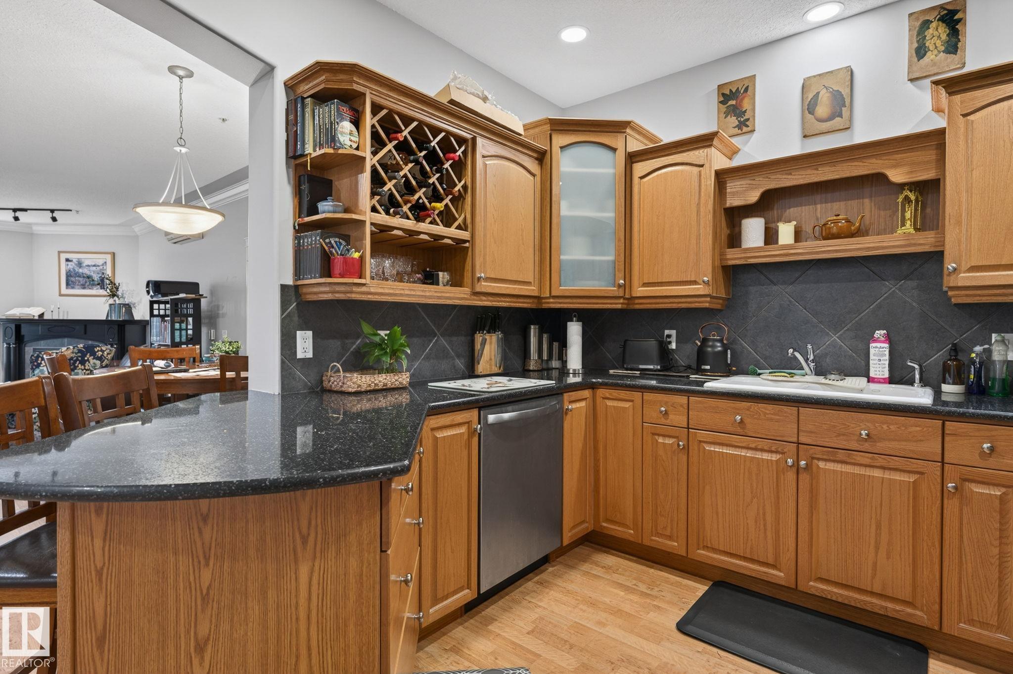 Photo 11 at 205 - 10178 117 Street NW, Wîhkwêntôwin, Edmonton
