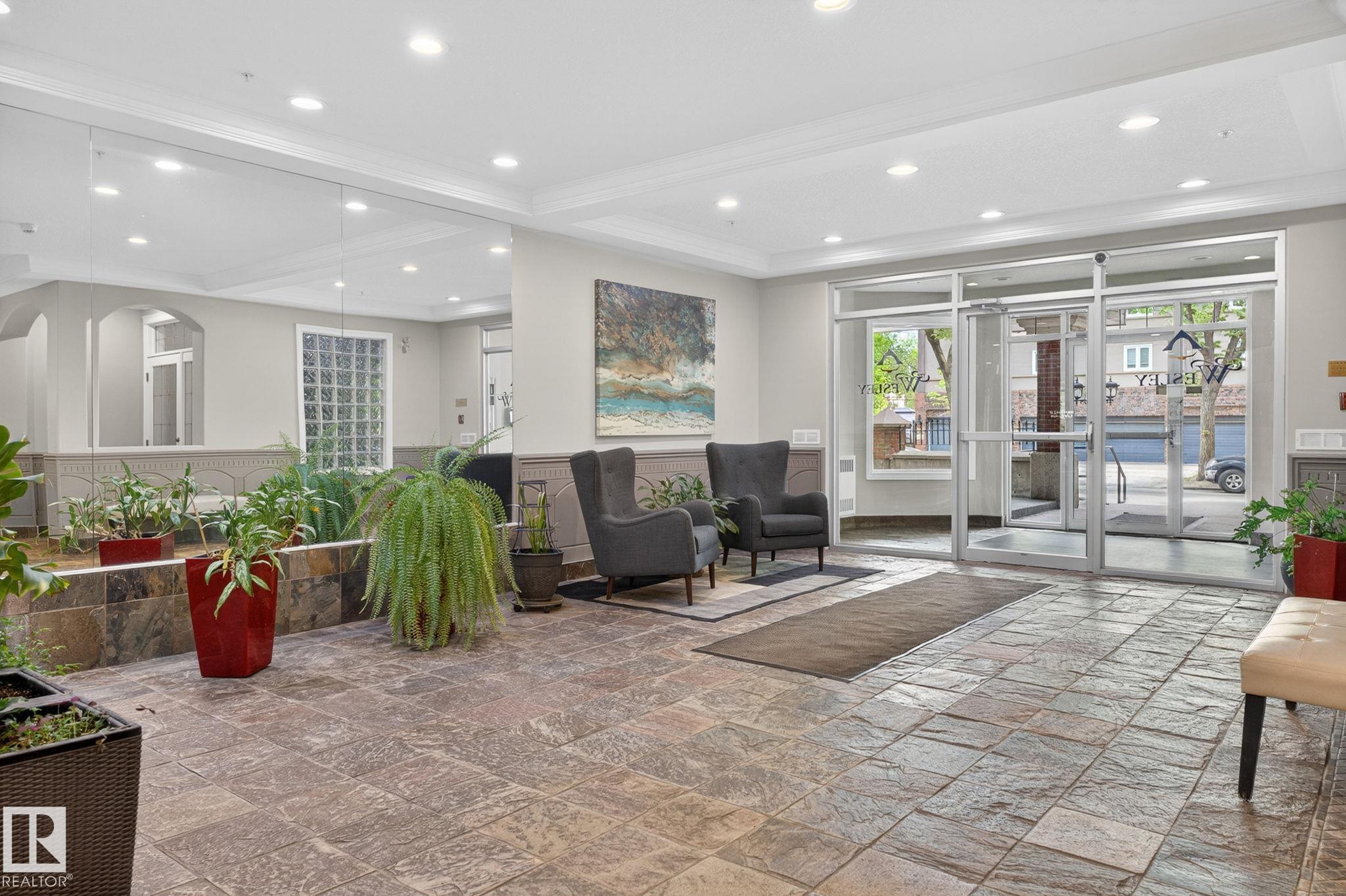 205 - 10178 117 Street NW, Wîhkwêntôwin, Edmonton