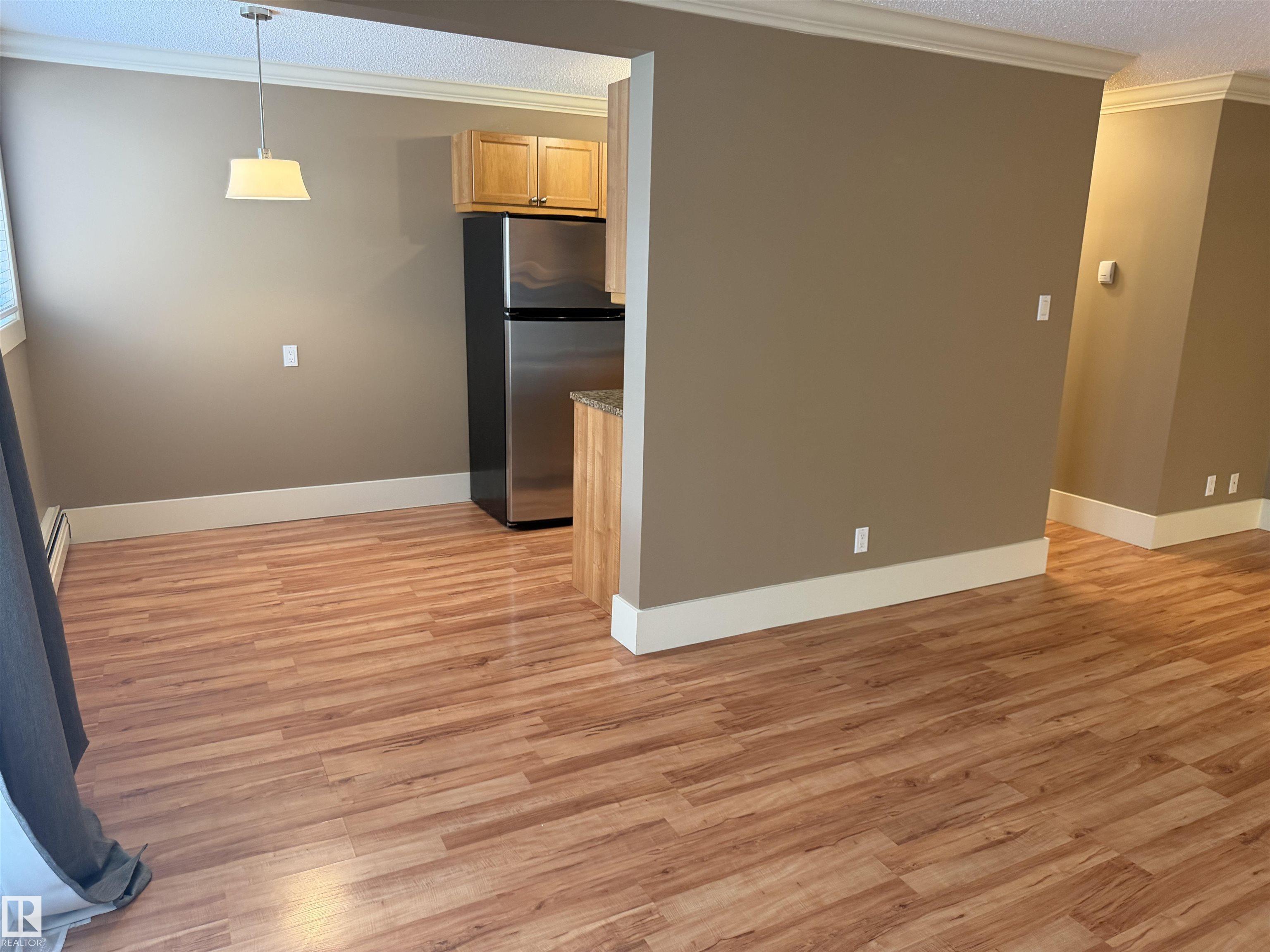 https://zimg.paragon.ice.com/ParagonImages/Property/PM/RAE/225405326/10/0/0/18c0d35d1b0f7ac88eec86fc8ff59be6/1/3751c73e9d03ed9fd2f25be5aa45a03e/225405326-d39a5dd2-34bf-4df5-8e09-919c30819243.JPG