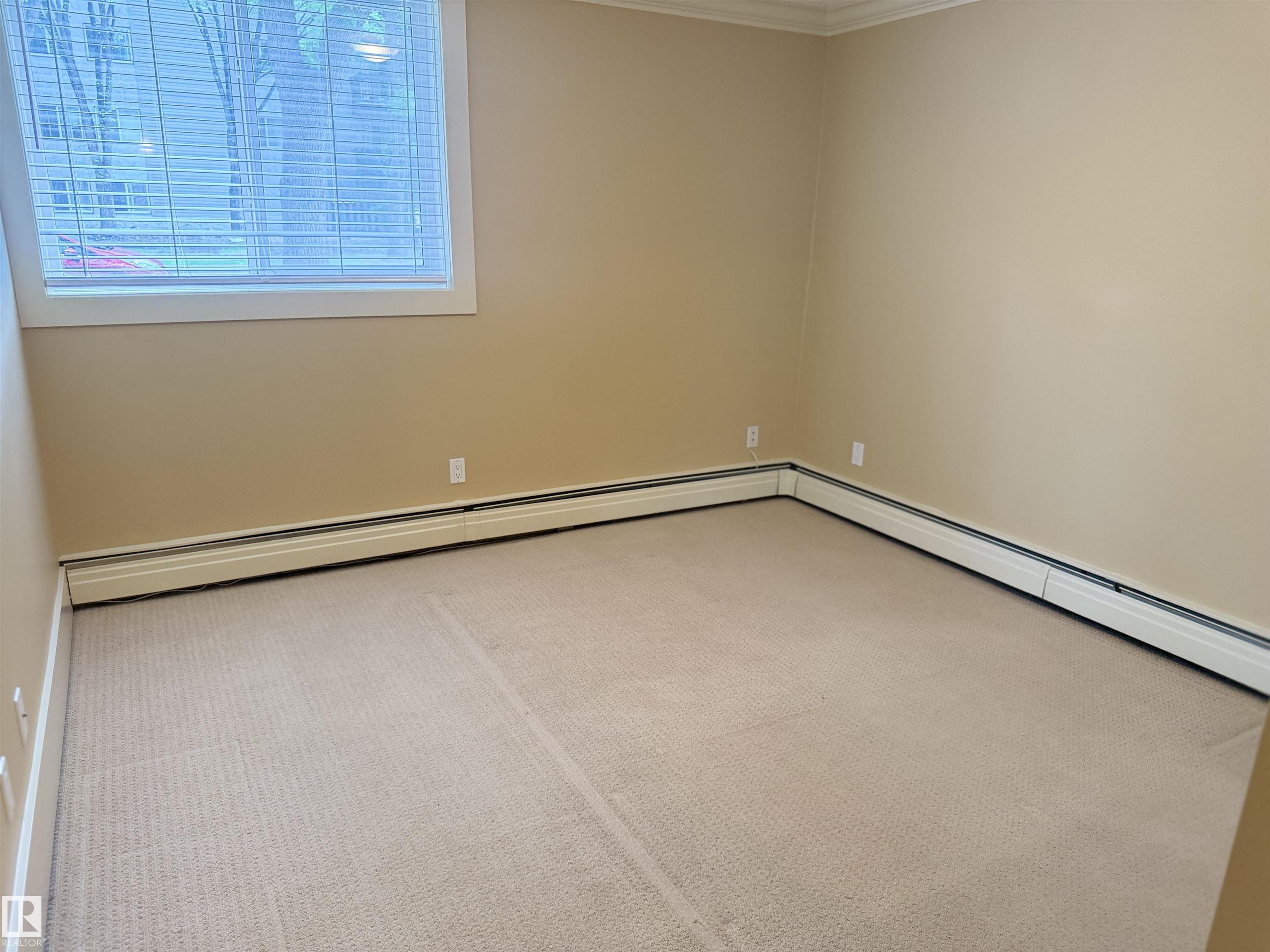 https://zimg.paragon.ice.com/ParagonImages/Property/PM/RAE/225405326/14/0/0/60eebc3f044a0808f0934acc07fbd08a/1/3751c73e9d03ed9fd2f25be5aa45a03e/225405326-533a95dd-d86b-4bb3-94fb-bed5c97a331d.JPG