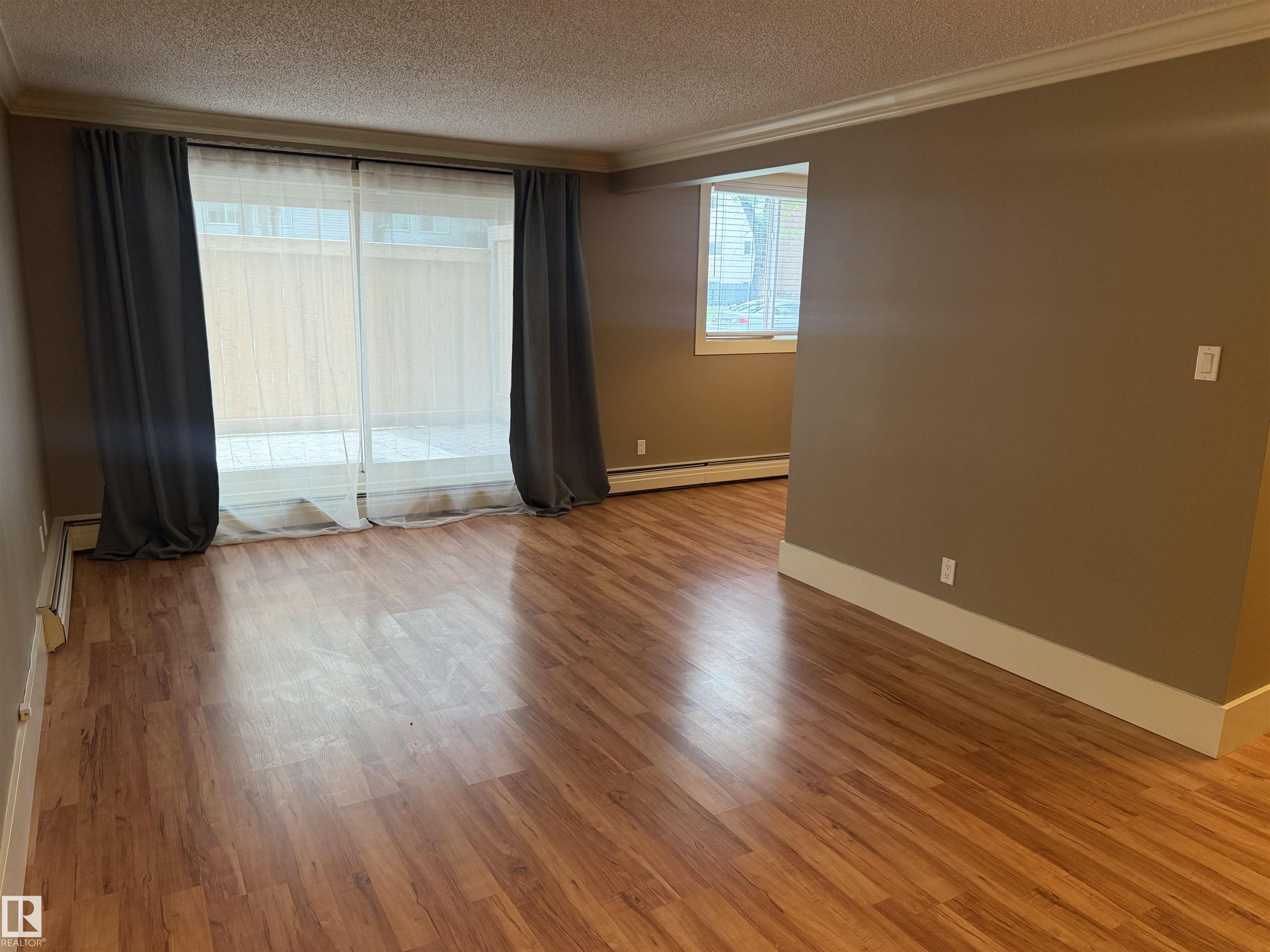 https://zimg.paragon.ice.com/ParagonImages/Property/PM/RAE/225405326/7/0/0/943a4f2bf8c91b8a152bdacfda09cbf2/1/3751c73e9d03ed9fd2f25be5aa45a03e/225405326-c6632903-9d08-4cc0-b1f1-82db1dec3c5b.JPG