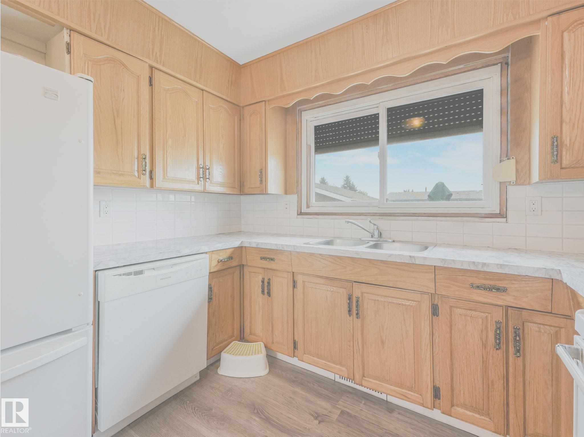 Photo 8 at 13807 92 Street NW, Northmount, Edmonton