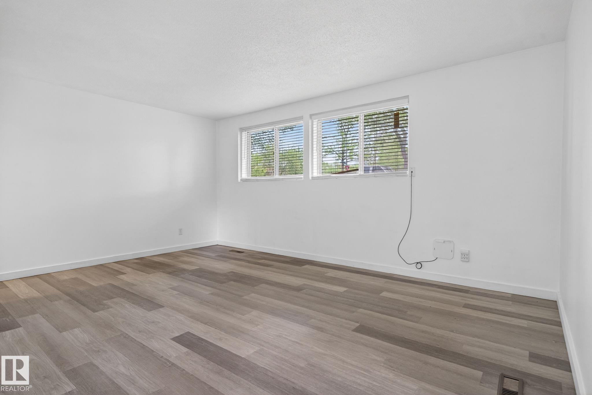 Photo 11 at 6203 122 Avenue NW, Montrose, Edmonton