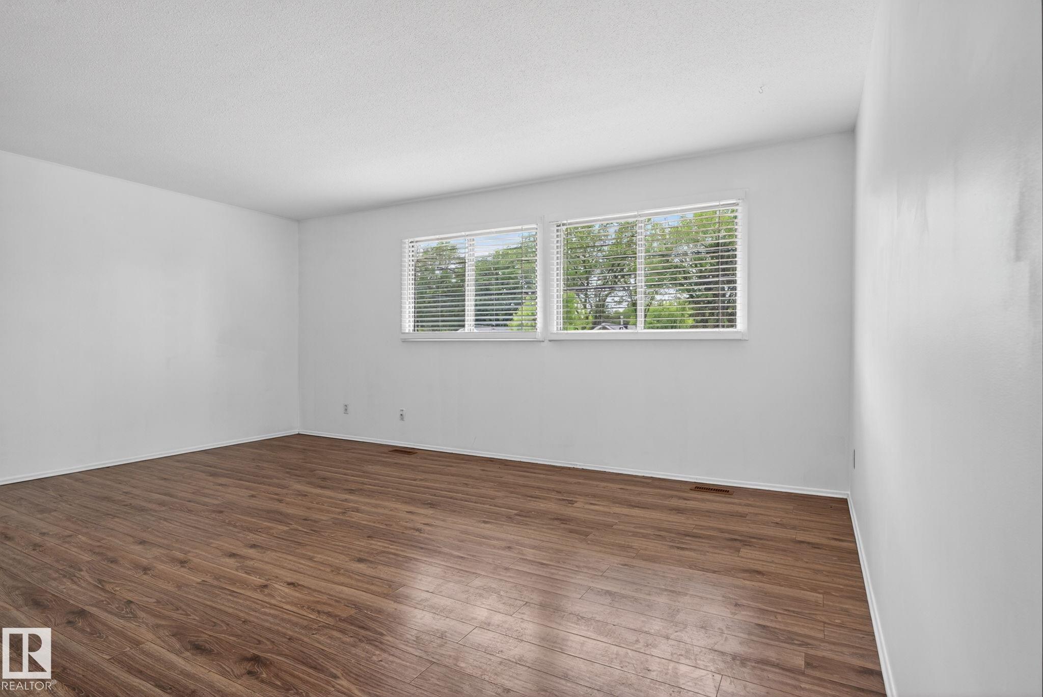 Photo 32 at 6203 122 Avenue NW, Montrose, Edmonton