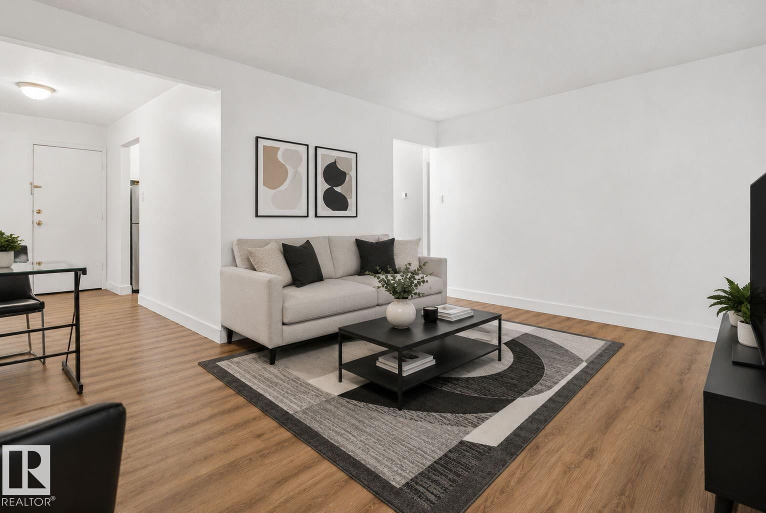 Photo 8 at 6203 122 Avenue NW, Montrose, Edmonton