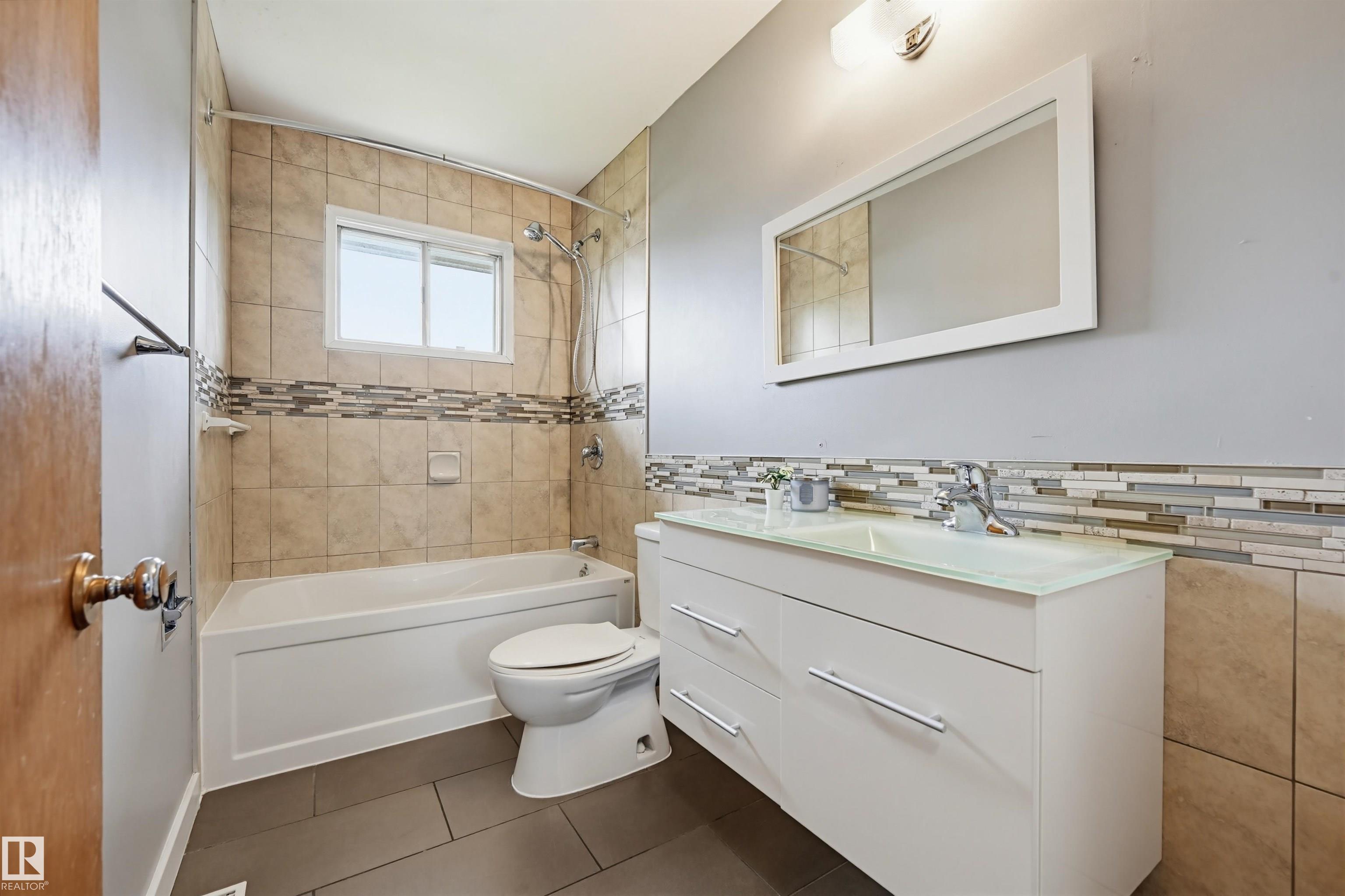Photo 14 at 10712 52 Avenue NW, Pleasantview, Edmonton