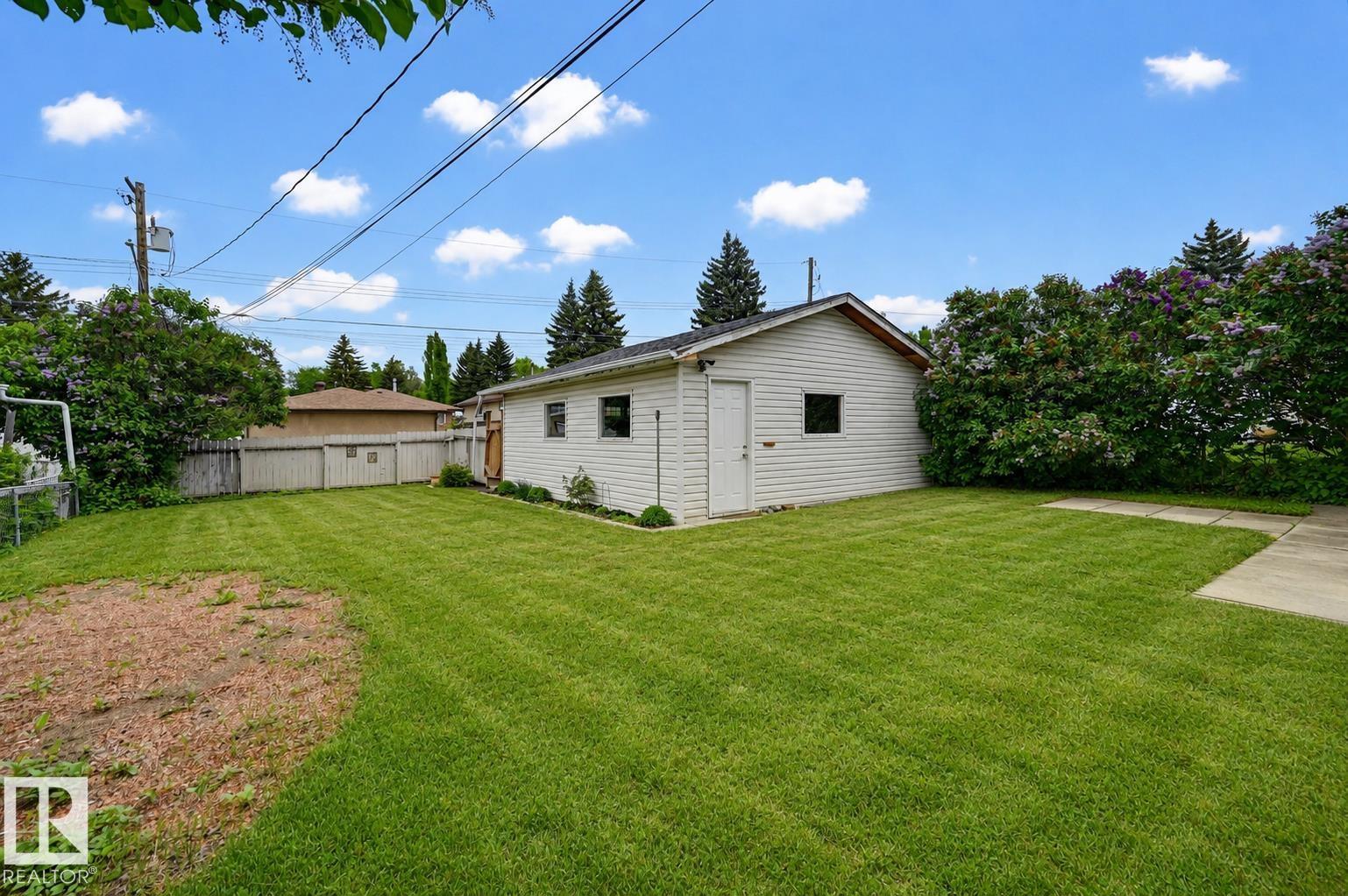 Photo 23 at 10712 52 Avenue NW, Pleasantview, Edmonton