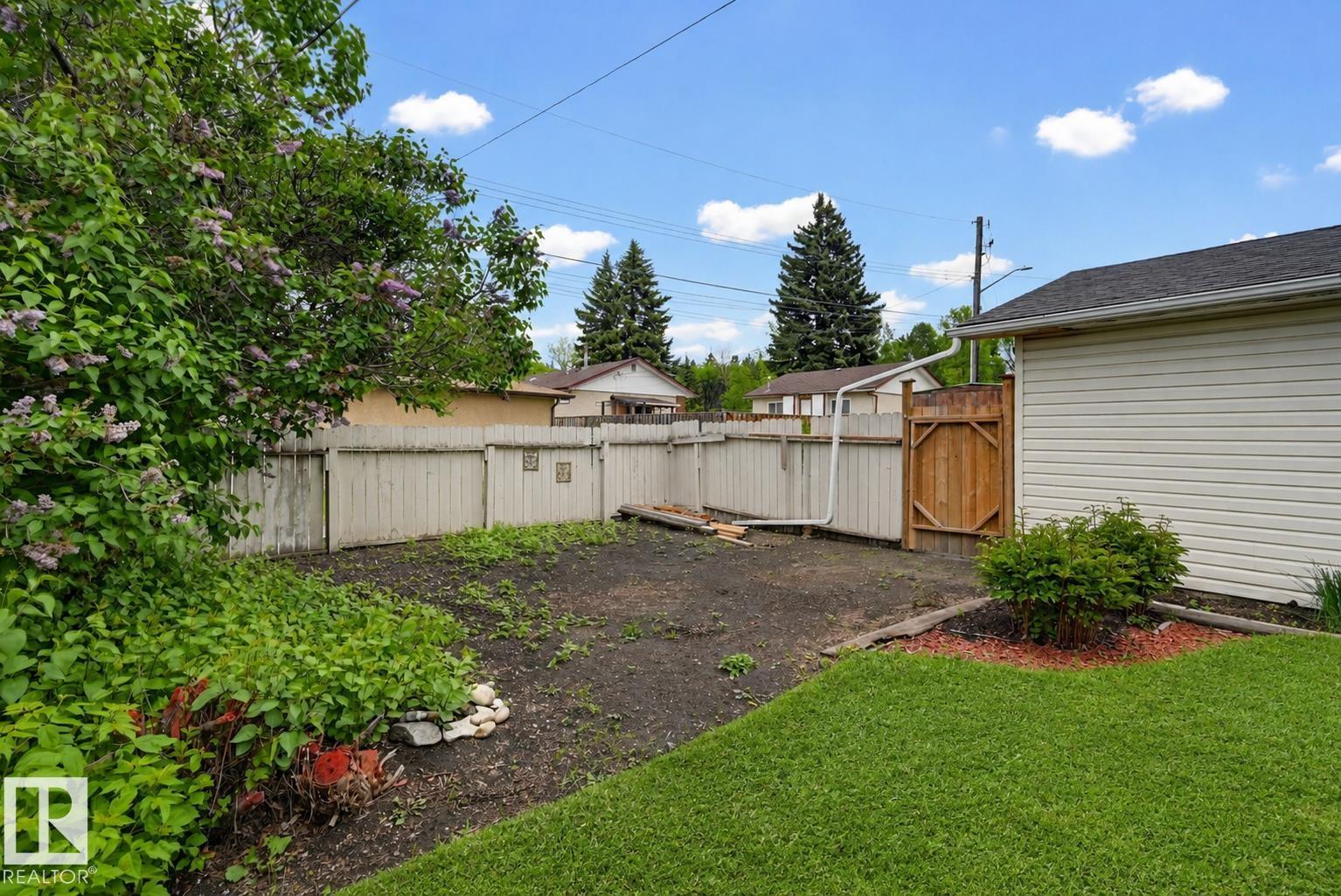 Photo 24 at 10712 52 Avenue NW, Pleasantview, Edmonton