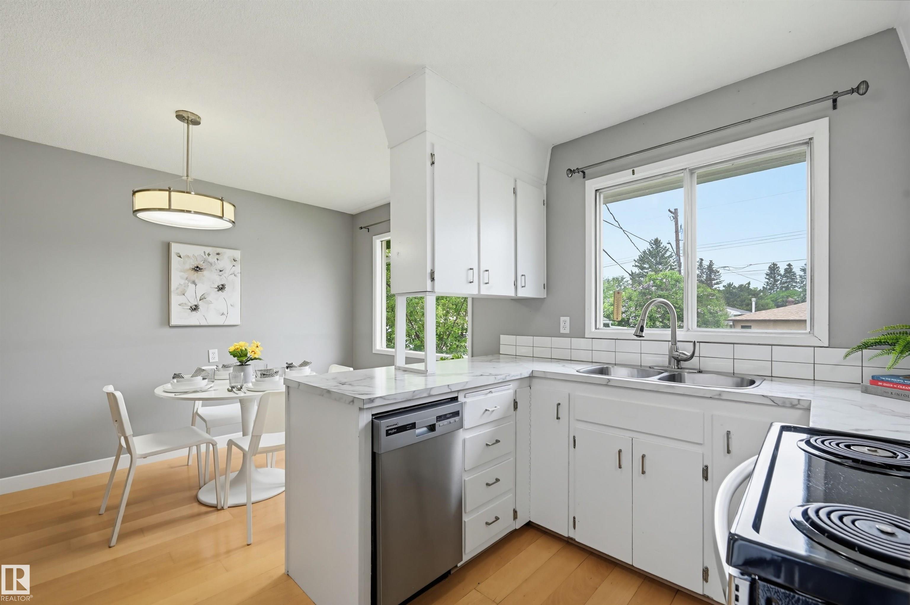 10712 52 Avenue NW, Pleasantview, Edmonton