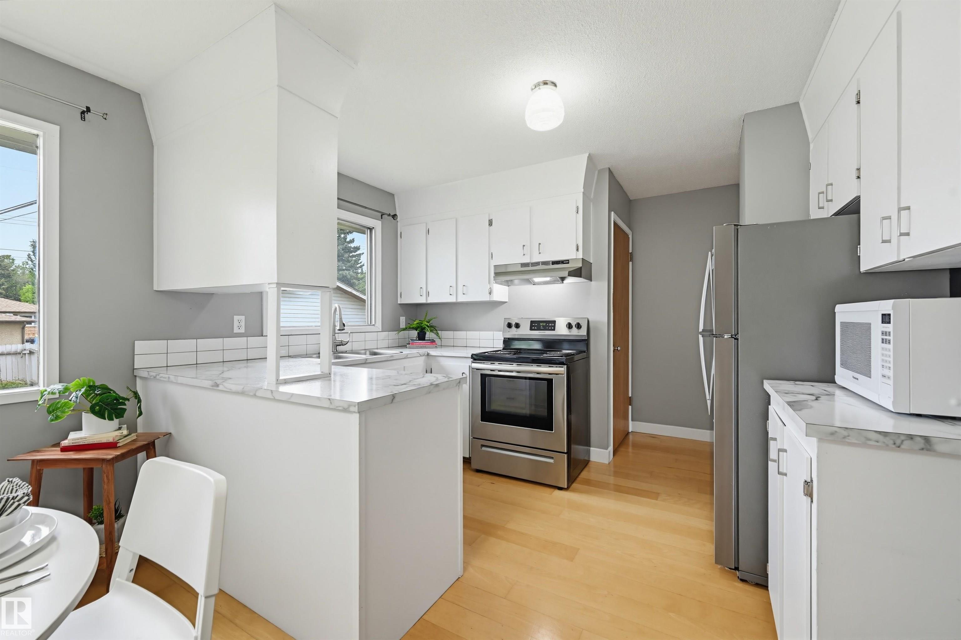 Photo 6 at 10712 52 Avenue NW, Pleasantview, Edmonton