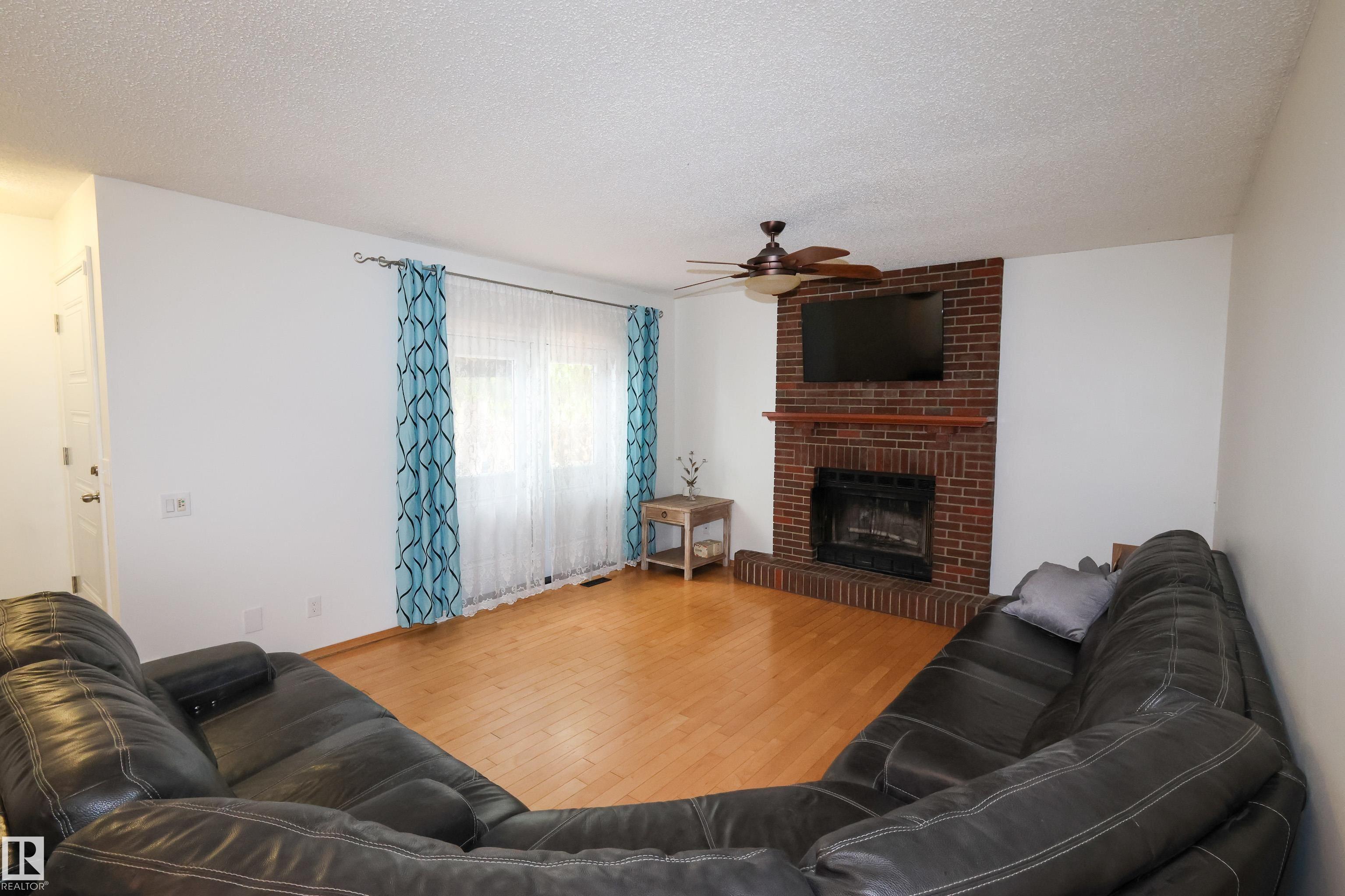 Photo 11 at 3467 39 Street NW, Minchau, Edmonton