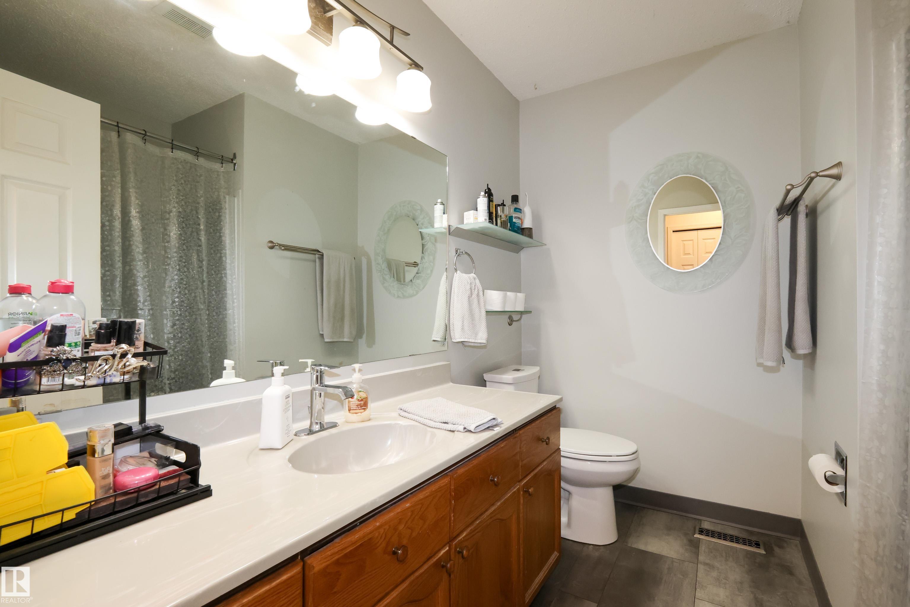 Photo 13 at 3467 39 Street NW, Minchau, Edmonton