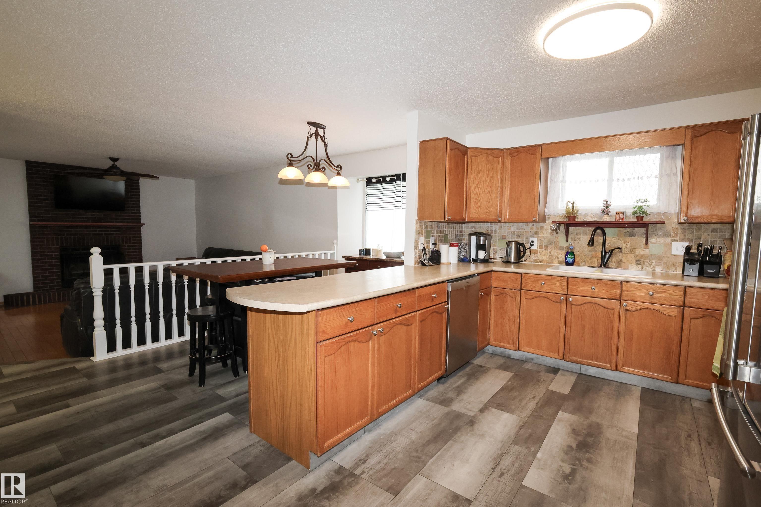Photo 6 at 3467 39 Street NW, Minchau, Edmonton
