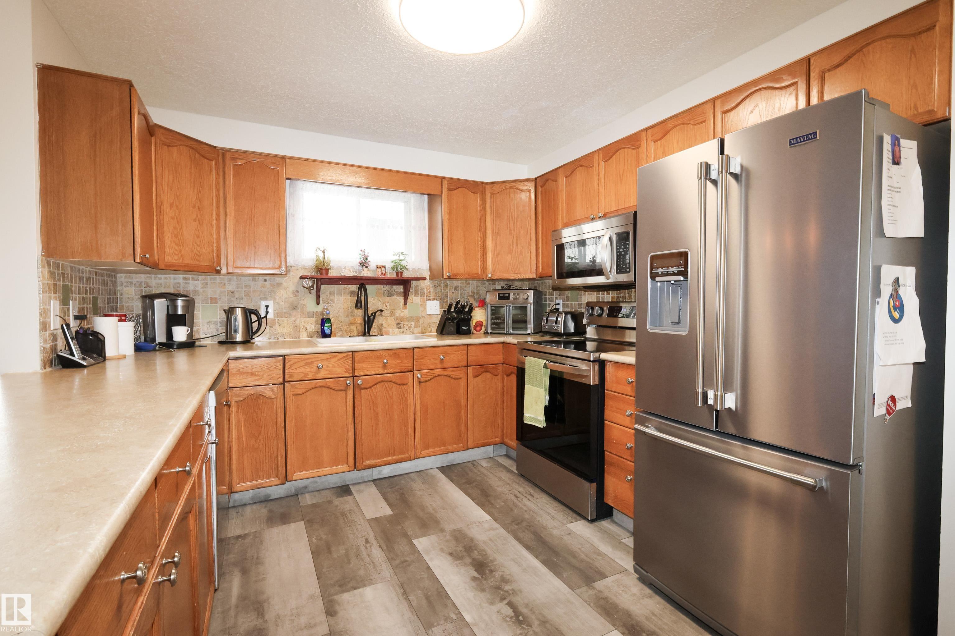 Photo 7 at 3467 39 Street NW, Minchau, Edmonton