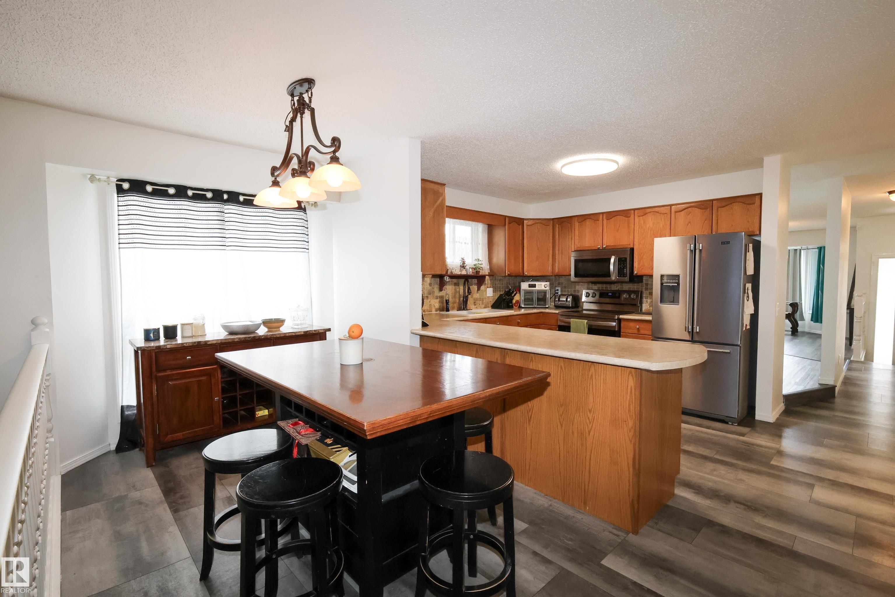 Photo 9 at 3467 39 Street NW, Minchau, Edmonton