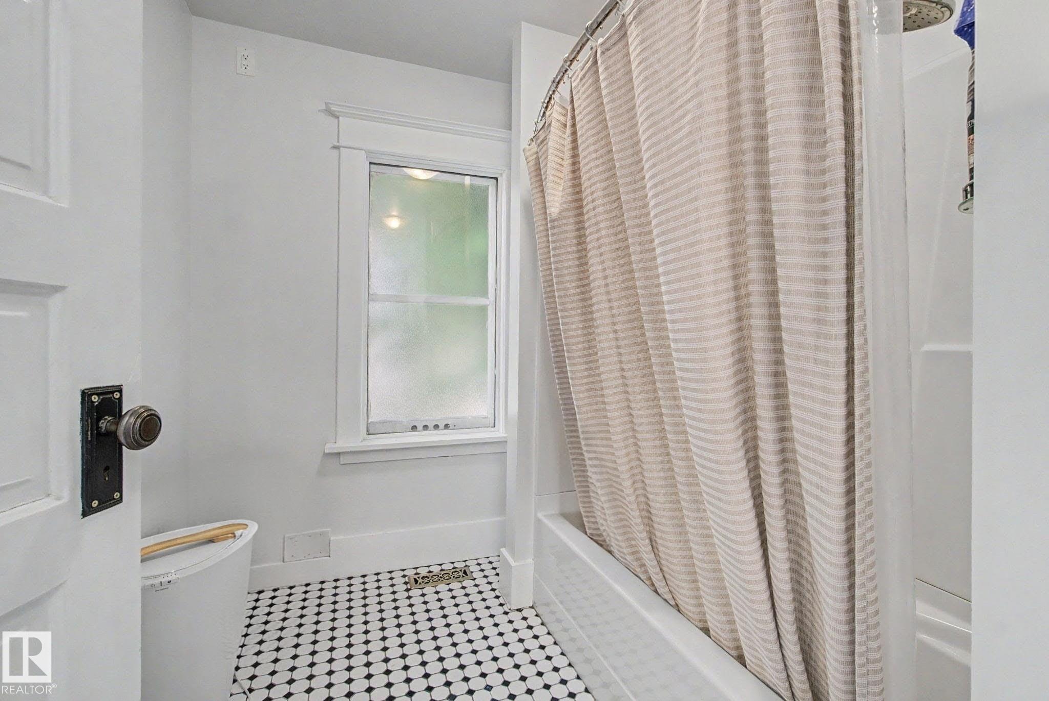 Photo 31 at 10647 125 Street NW, Westmount, Edmonton