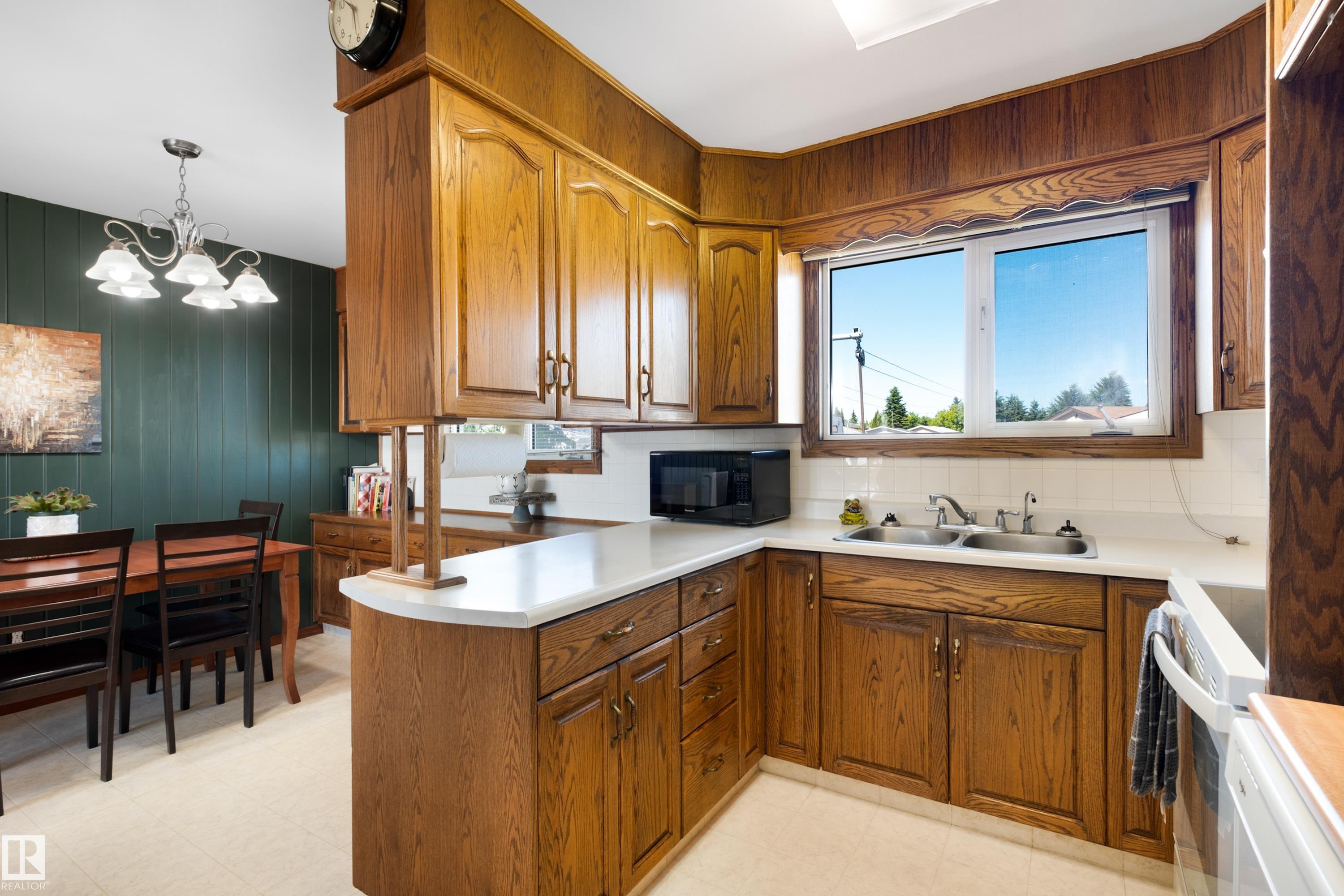 Photo 15 at 13712 87 Street NW, Northmount, Edmonton