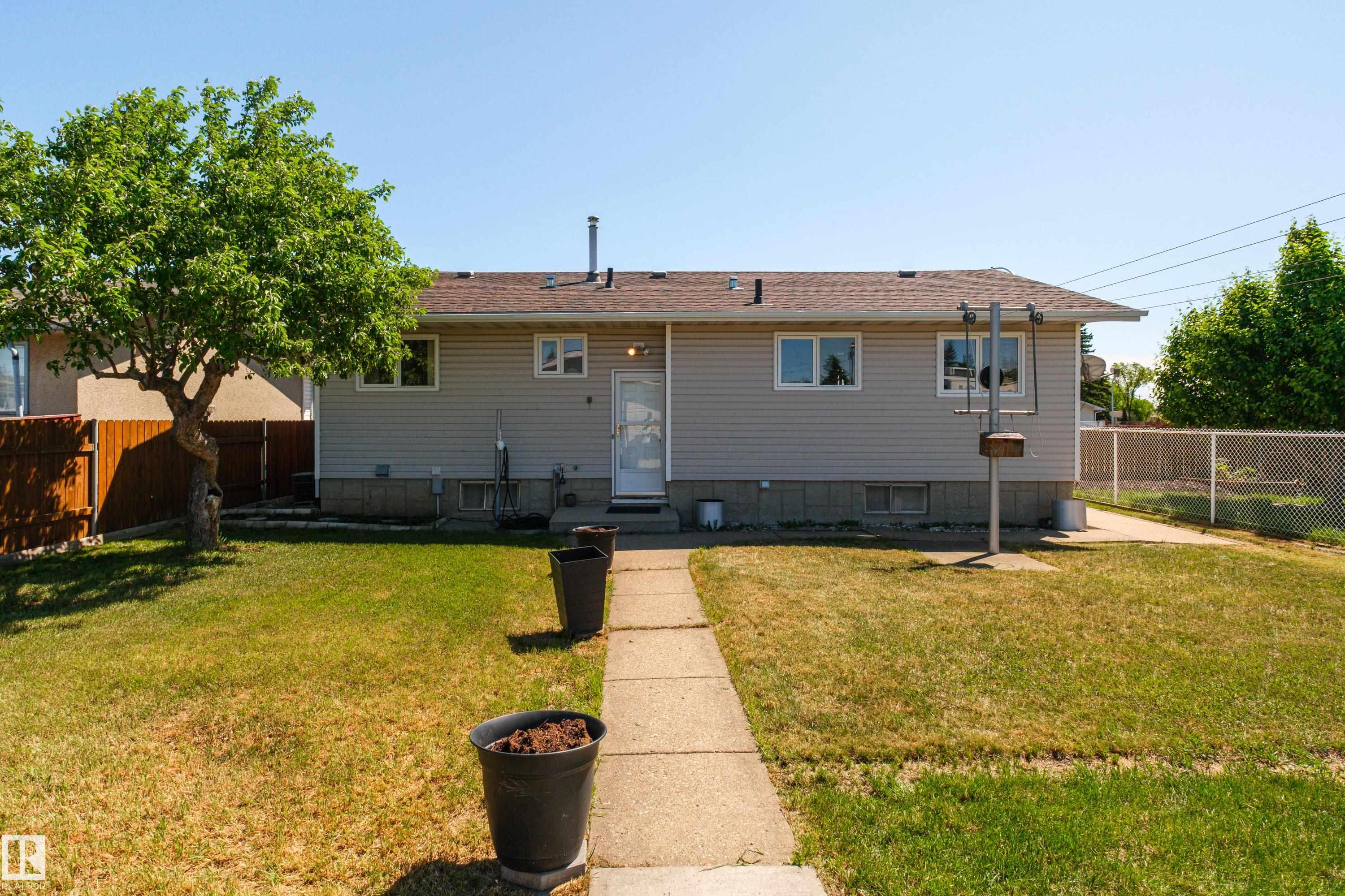 Photo 38 at 13712 87 Street NW, Northmount, Edmonton