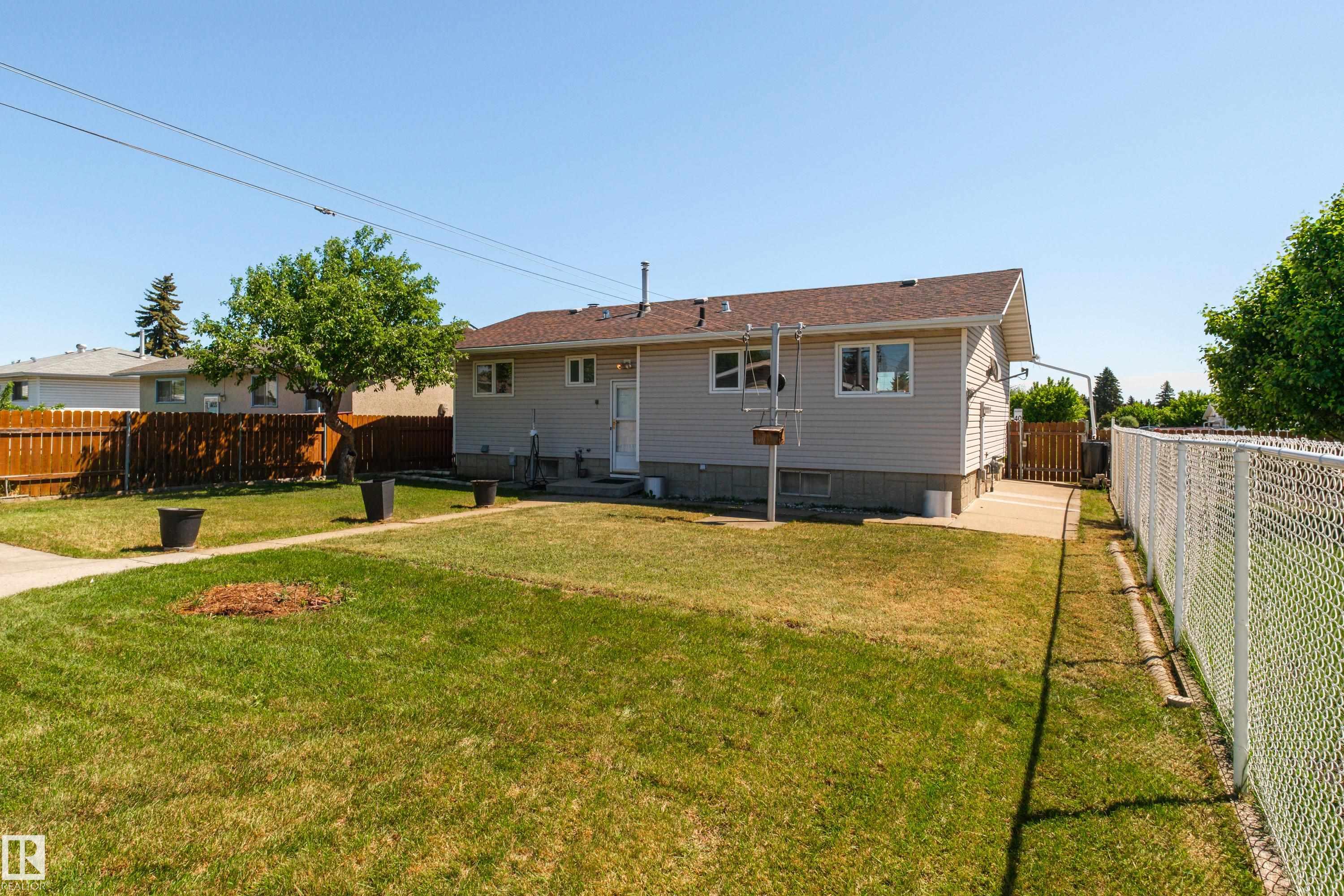 Photo 39 at 13712 87 Street NW, Northmount, Edmonton