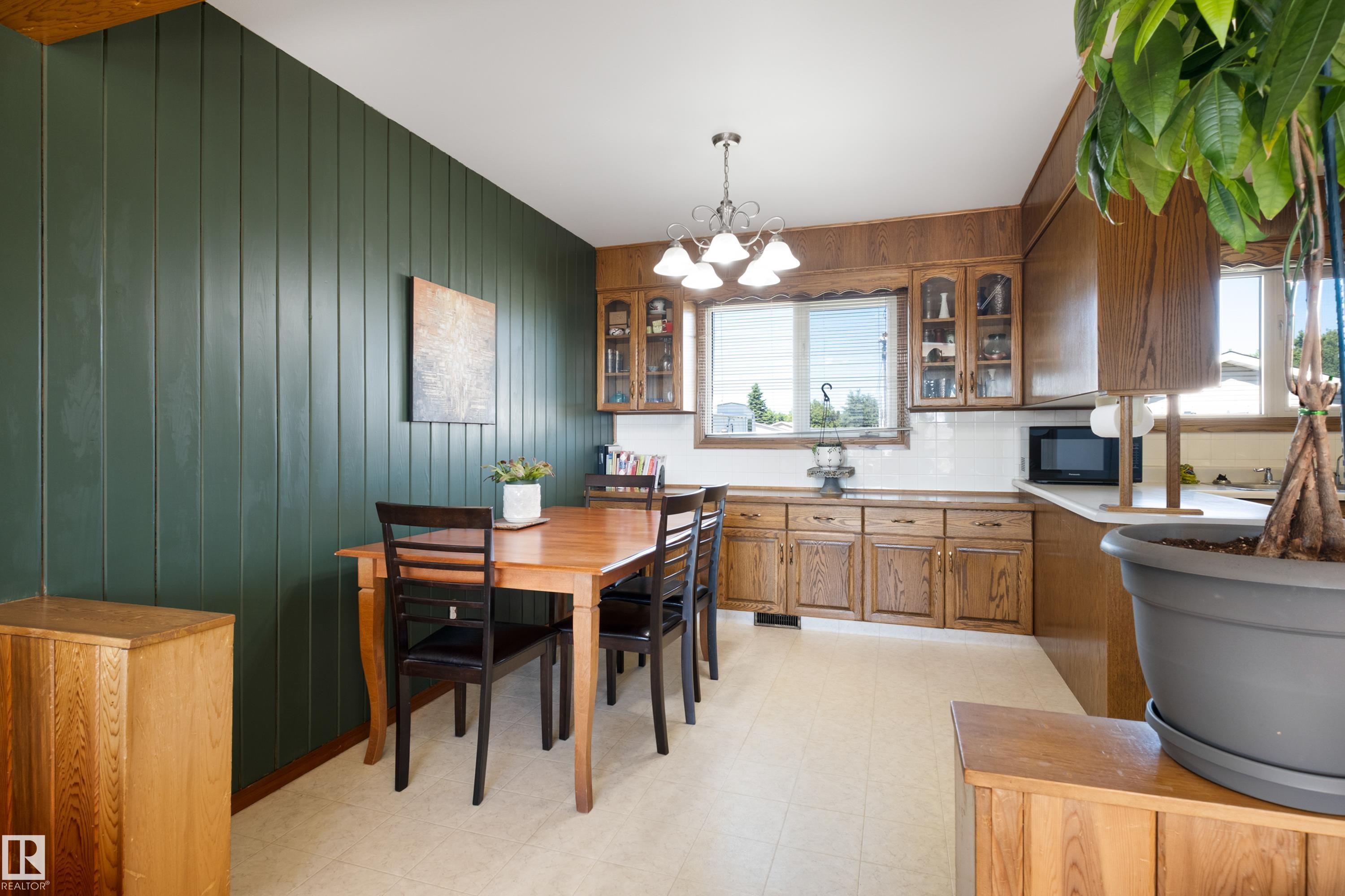 Photo 10 at 13712 87 Street NW, Northmount, Edmonton