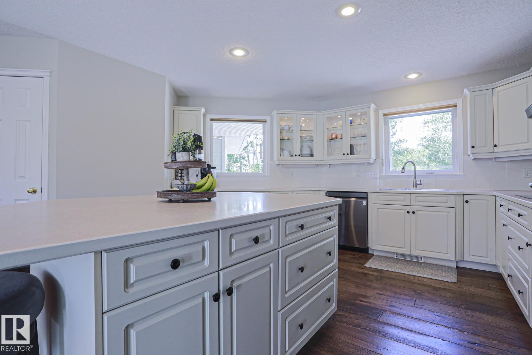 Photo 12 at 10 - 50247 Rge Road, Scottsdale Estates, Rural Leduc County